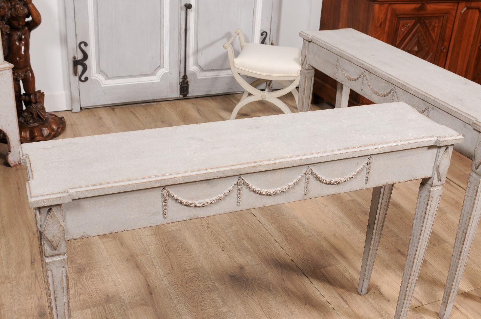 Gustavian Period 1810s Swedish Gray Painted Console Tables with Carved Garlands For Sale 7