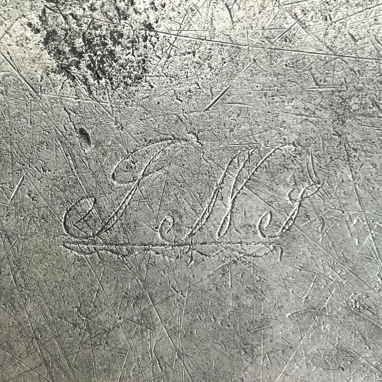 Plat de service gustavien en étain, fin des années 1700, Suède avec signature 3