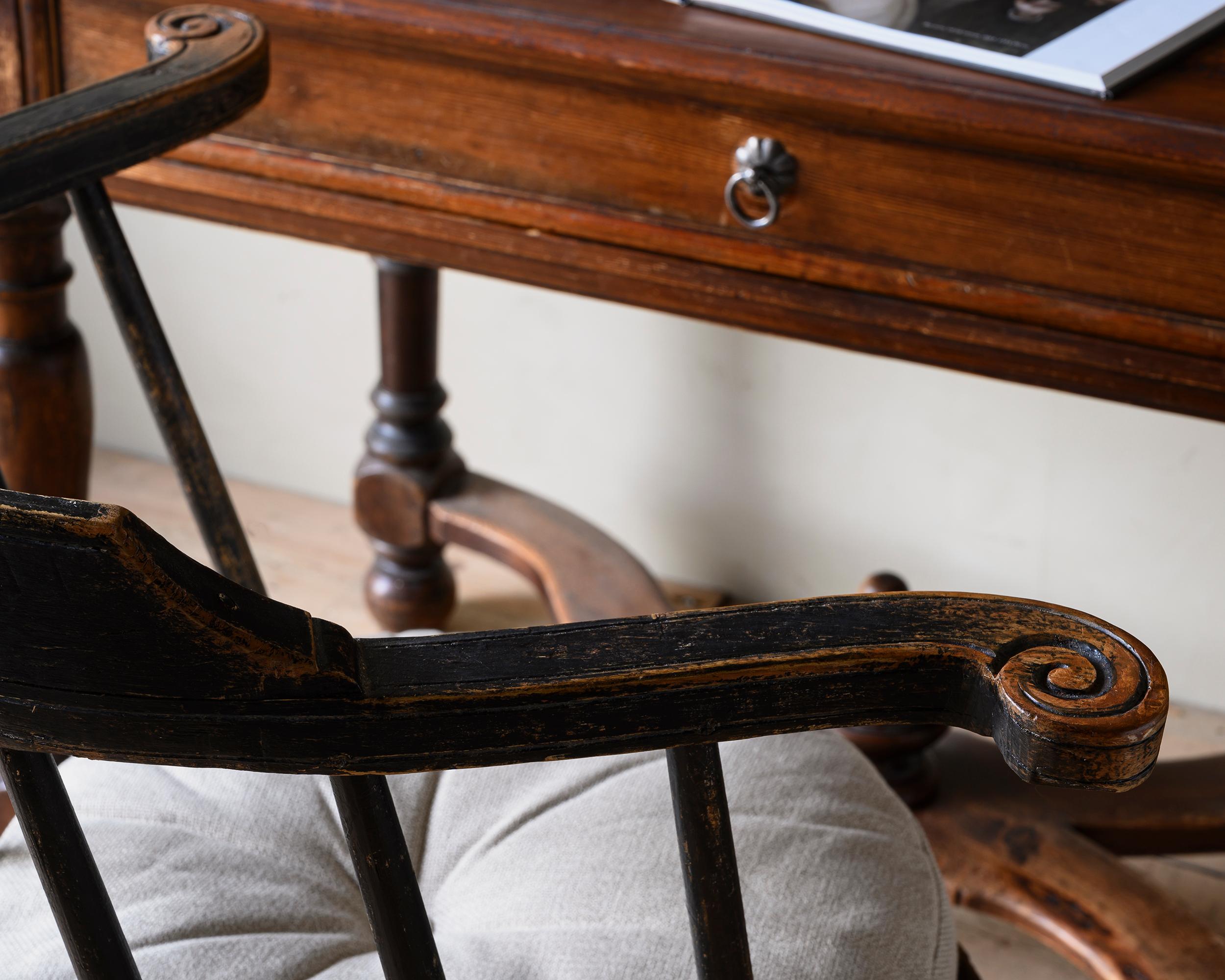 Gustavian Revolving Desk Chair In Good Condition In Mjöhult, SE