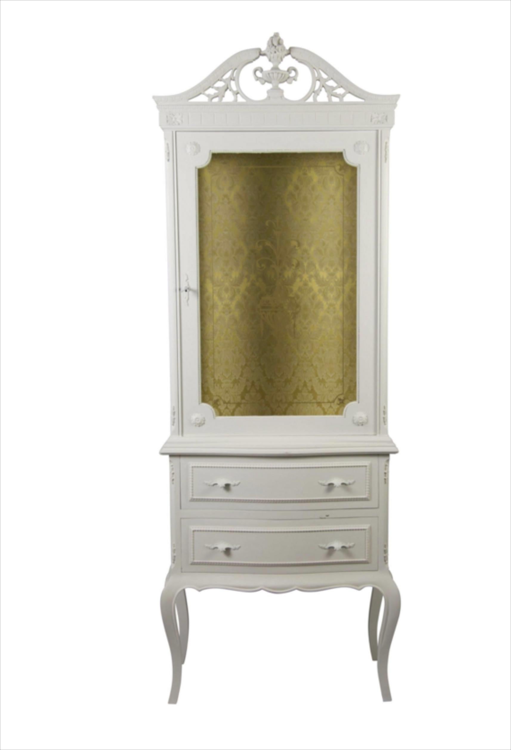 Gustavian Rococo Painted Display Cabinet Glass Vitrine Early 20th Century  In Good Condition In LONDON, GB