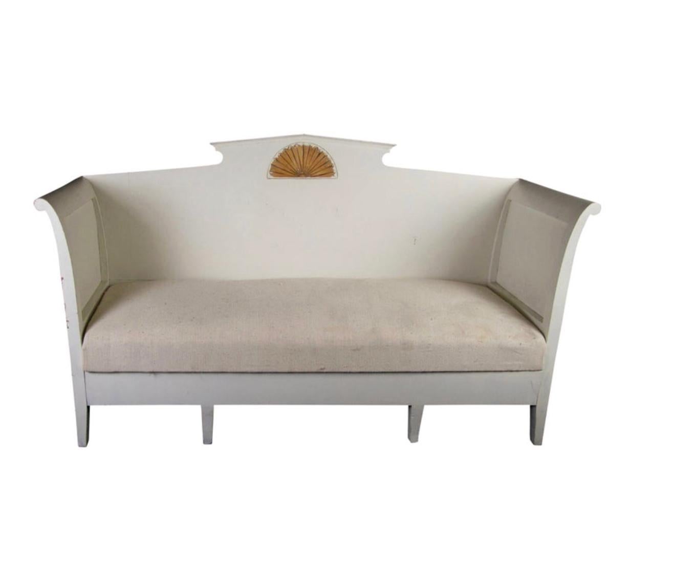 Gustavian Settle Sofa Underseat Storage Later White Paint, 19th Century In condizioni buone in vendita a Lewes, England