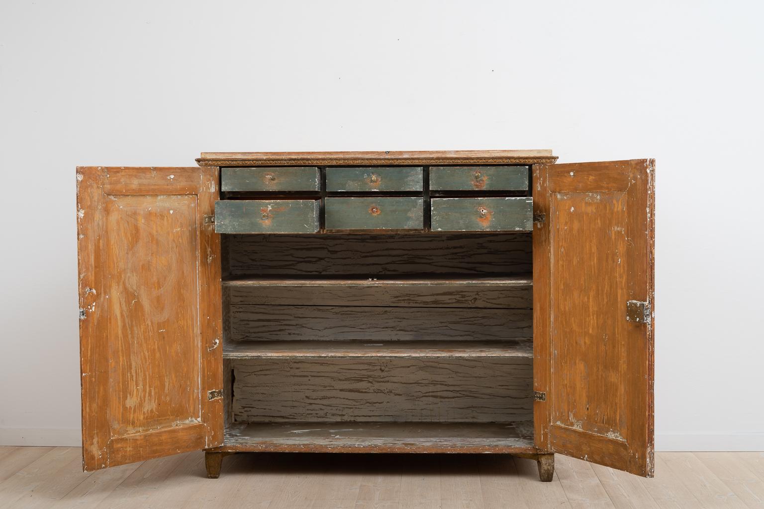 Gustavian Sideboard with Rustic Patina Manufactured, 1790 In Good Condition In Kramfors, SE