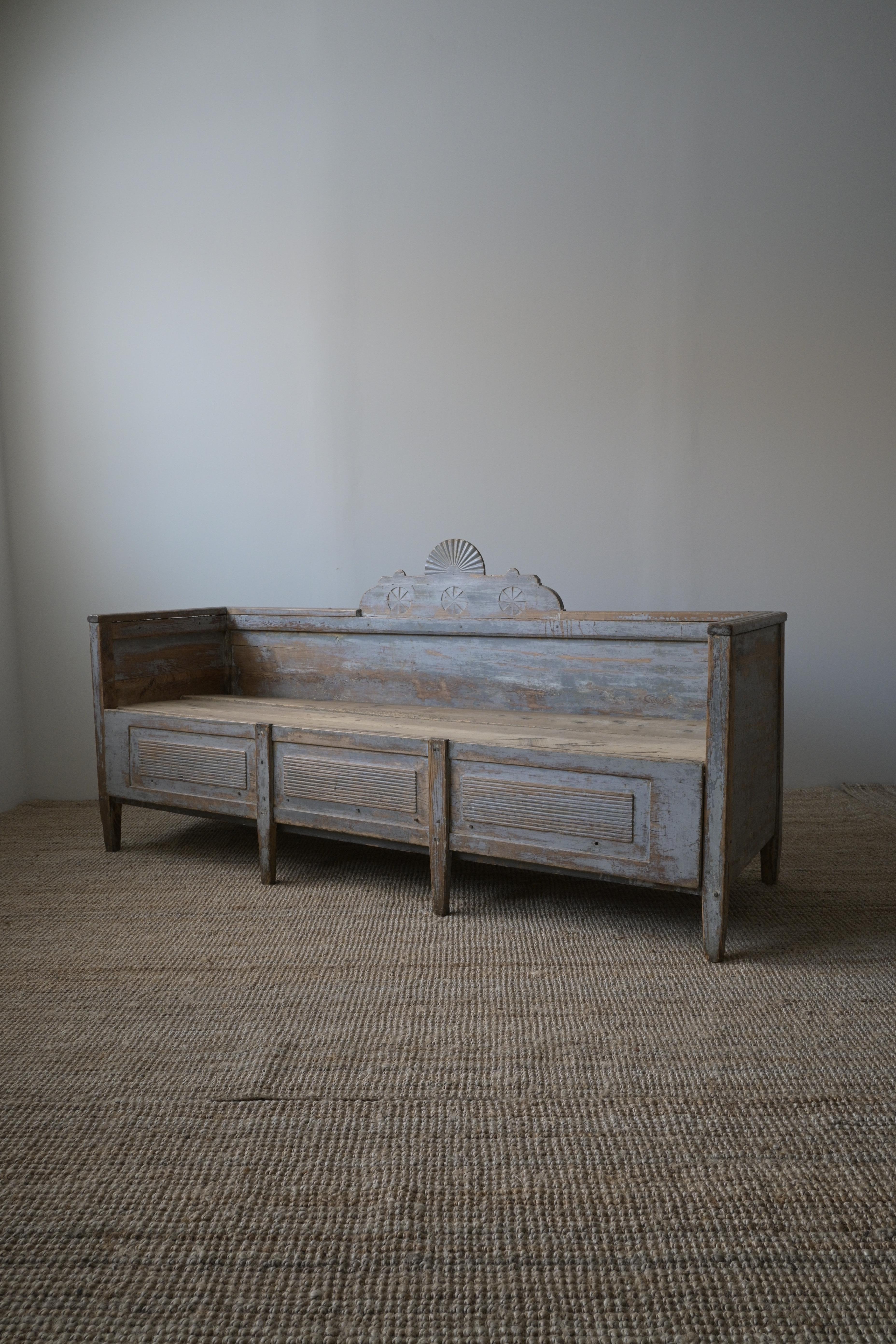Carved Gustavian Sofa from Hälsingland, Sweden, circa 1800-1830