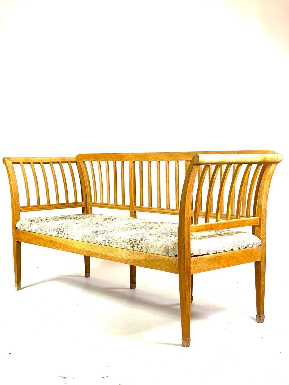 Crafted from oak in the Gustavian style, this sofa from the 1840s exudes timeless elegance and historical charm. With its gracefully curved arms and tapered legs, it embodies the neoclassical influences of its era.

Despite its age, this Gustavian