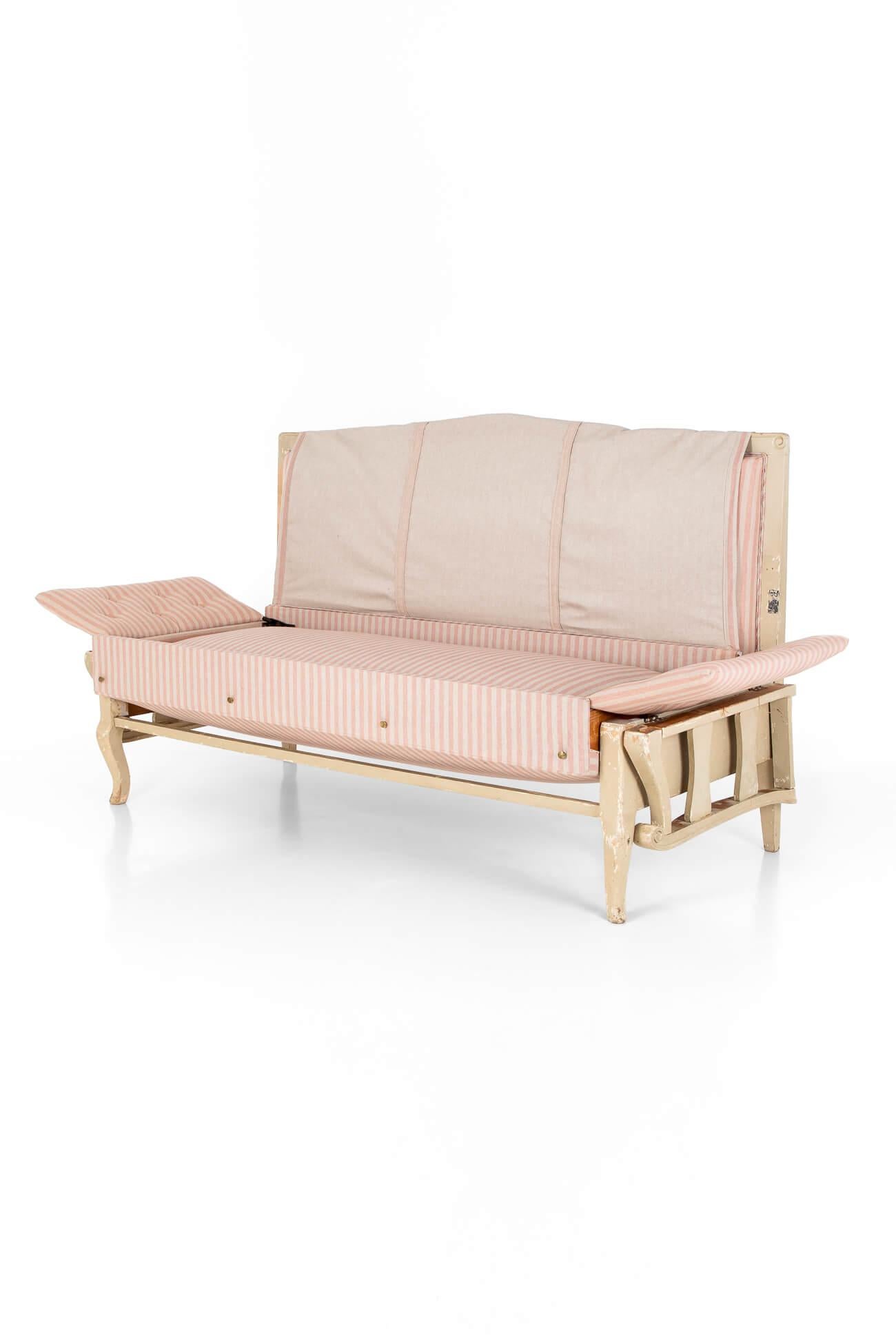 Gustavian Sofa in Pink Linen For Sale 5