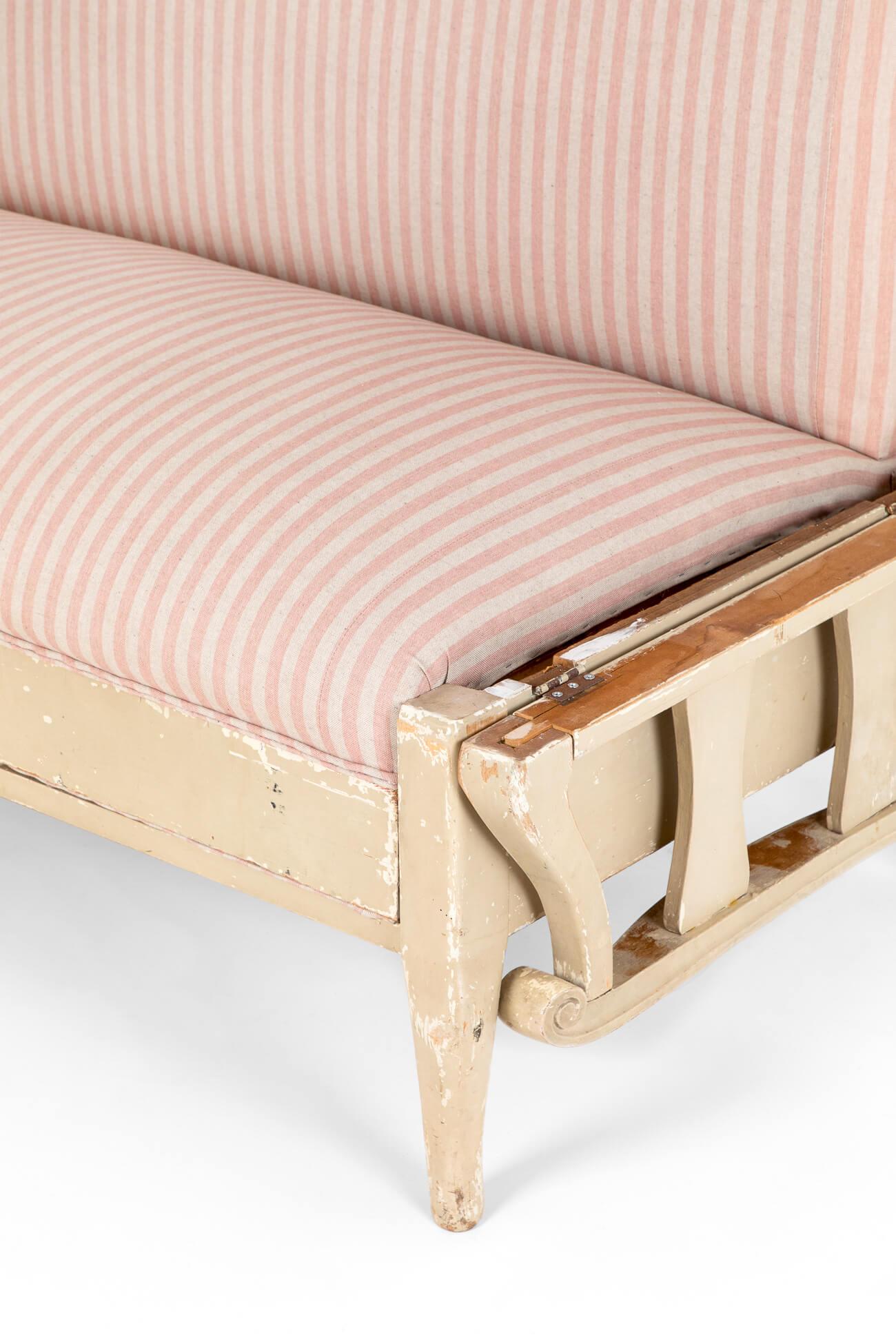 Gustavian Sofa in Pink Linen For Sale 6