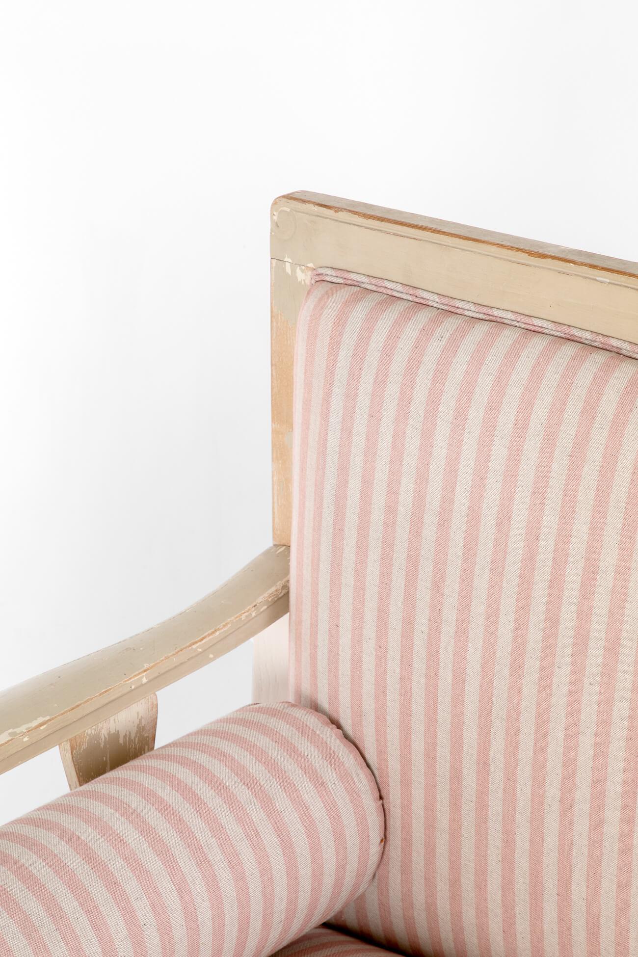 20th Century Gustavian Sofa in Pink Linen For Sale