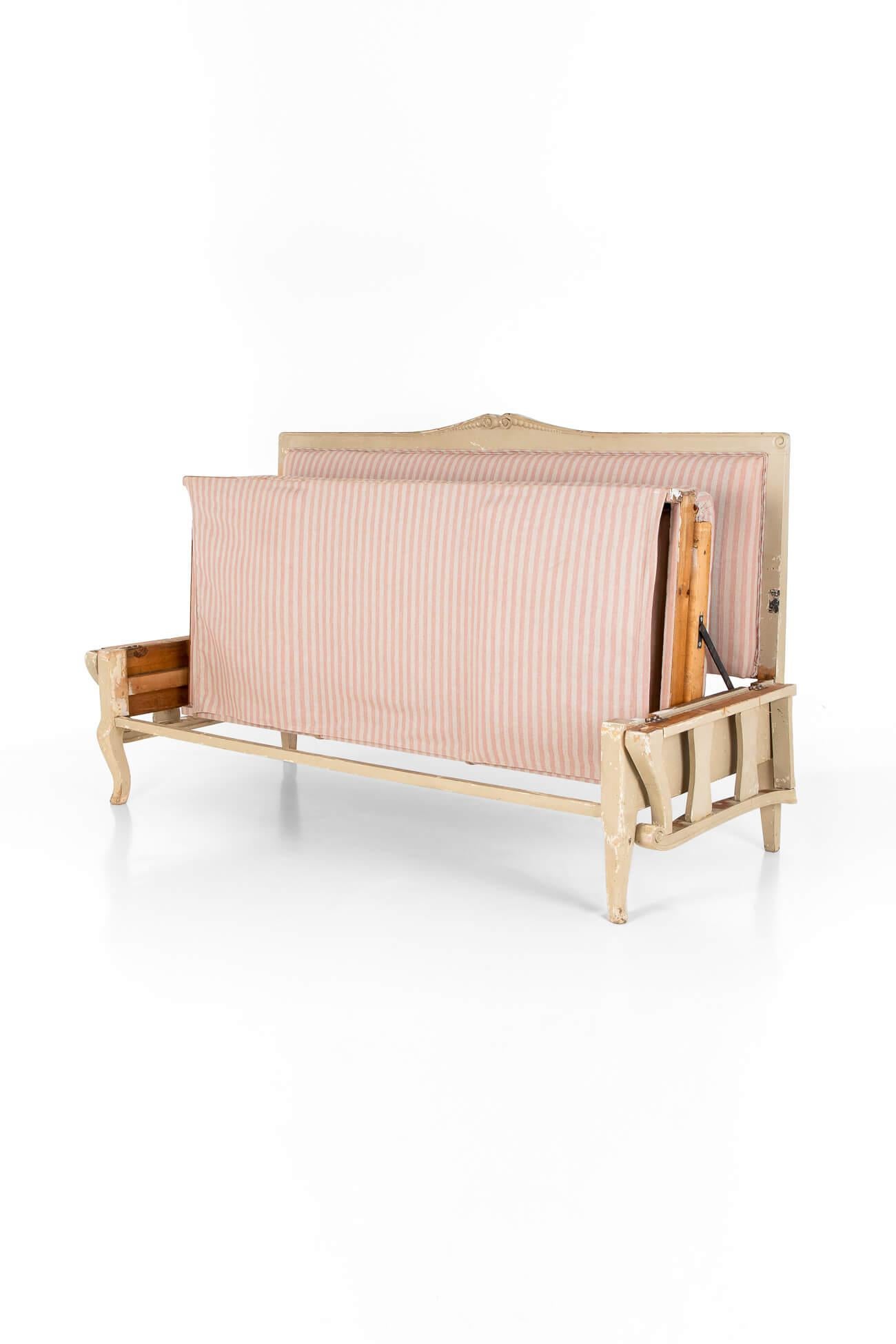 Gustavian Sofa in Pink Linen For Sale 3
