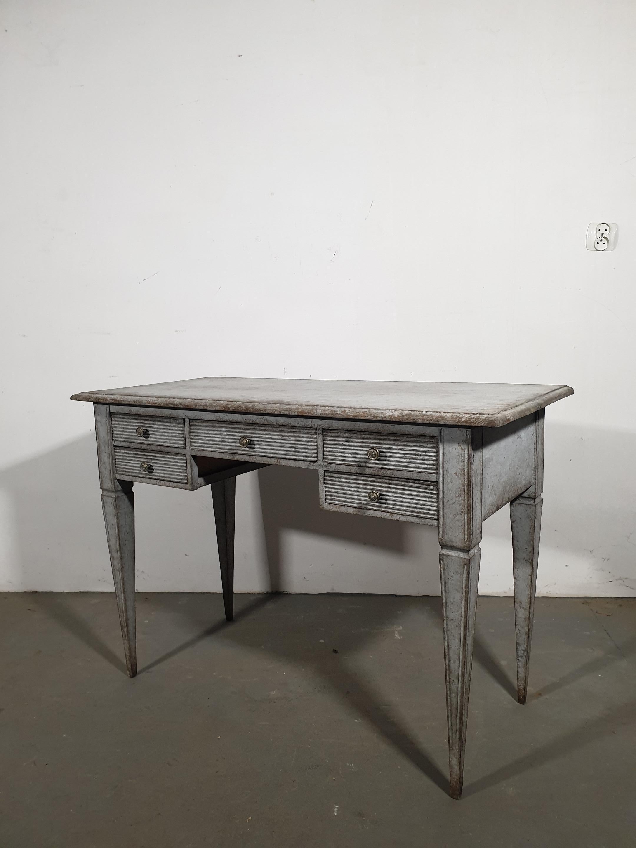 Gustavian Style 1870s Swedish Gray Painted Desk, Fluted Drawers and Tapered Legs In Good Condition For Sale In Atlanta, GA