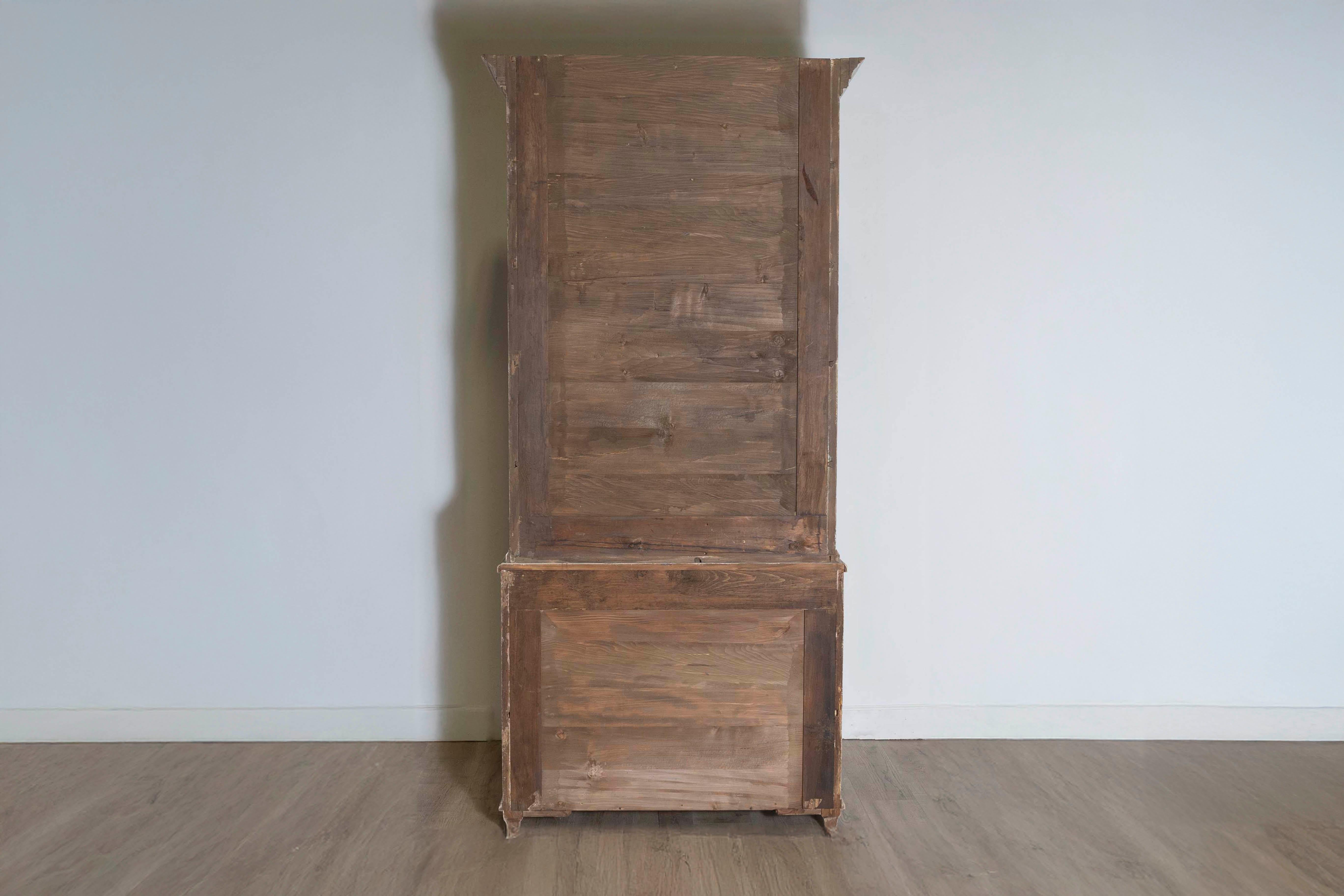 19th Century Gustavian Style 1880s Light Gray Painted Vitrine Cabinet with Glass Doors