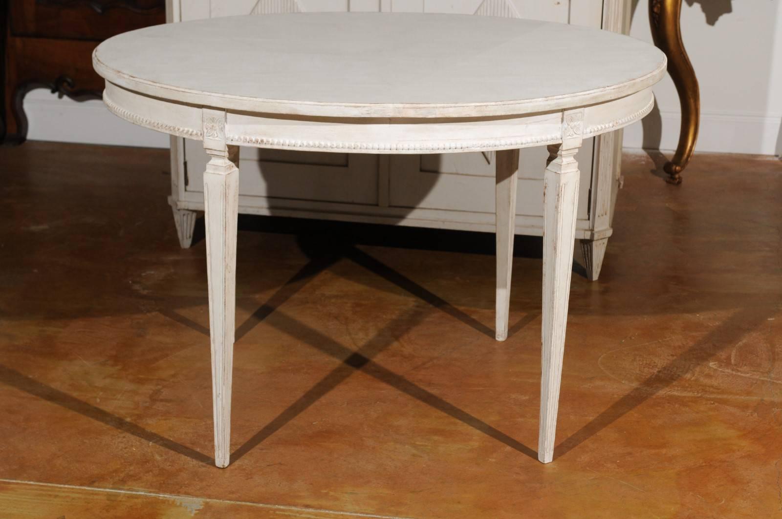 Gustavian Style 1900s Swedish Painted Oval Table from Växjö with Beaded Motifs 4