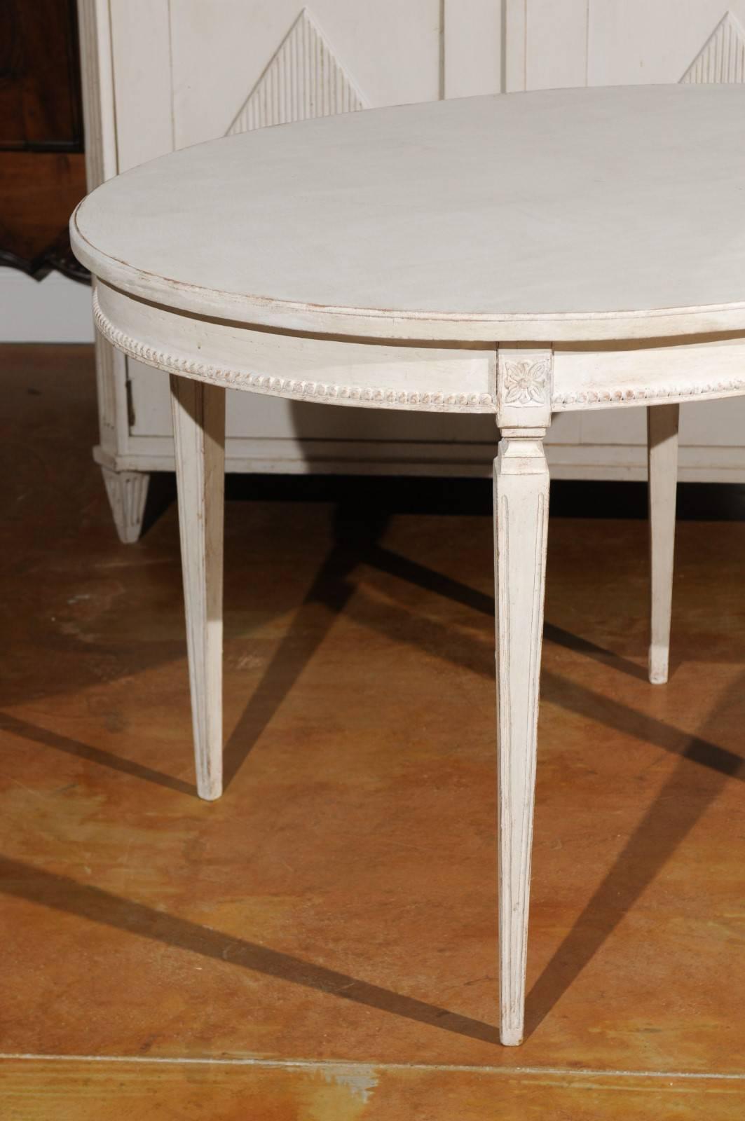 Gustavian Style 1900s Swedish Painted Oval Table from Växjö with Beaded Motifs In Good Condition In Atlanta, GA