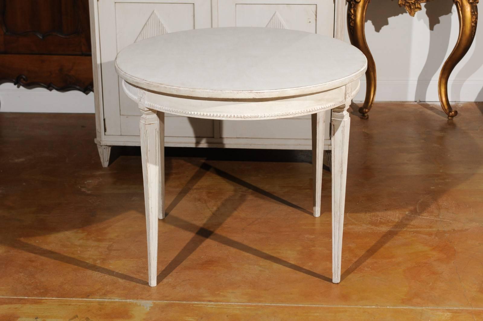 Gustavian Style 1900s Swedish Painted Oval Table from Växjö with Beaded Motifs 2