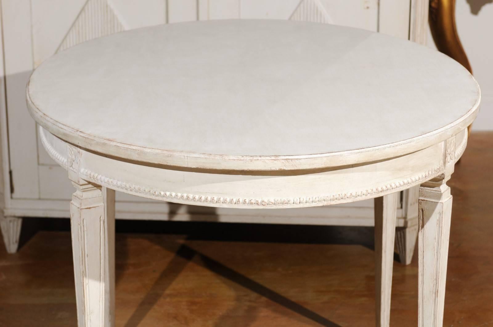 Gustavian Style 1900s Swedish Painted Oval Table from Växjö with Beaded Motifs 3