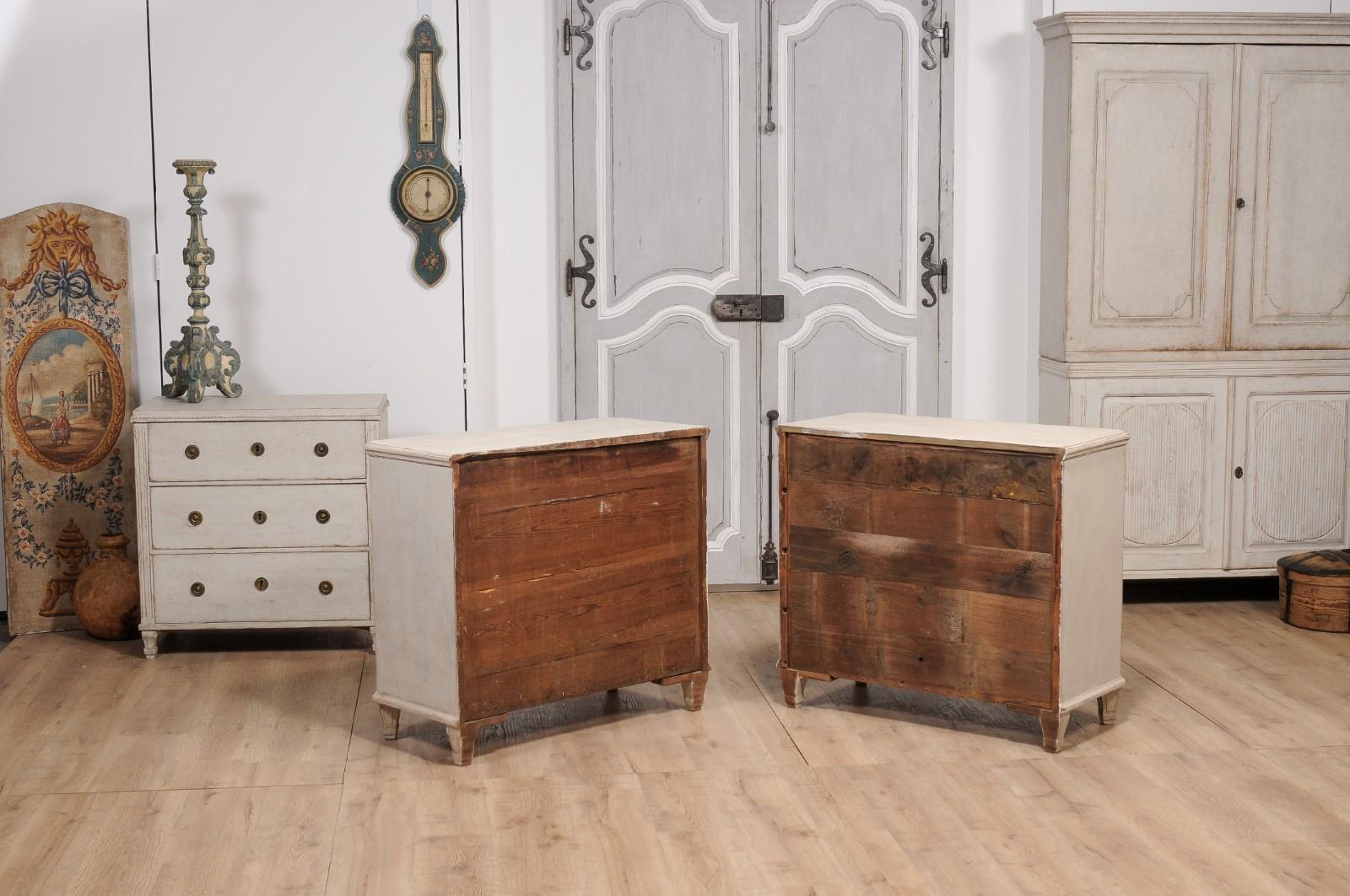 Gustavian Style 19th Century Painted Chests with Carved Diamond Motifs, a Pair For Sale 5