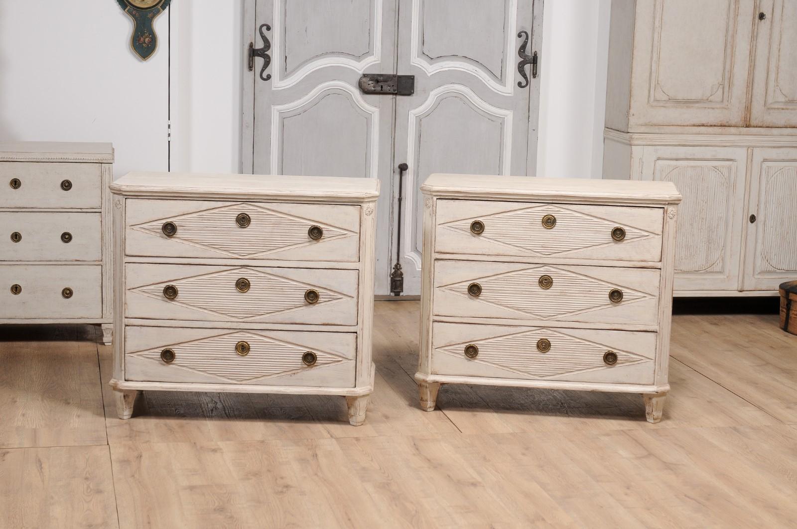 Gustavian Style 19th Century Painted Chests with Carved Diamond Motifs, a Pair For Sale 7