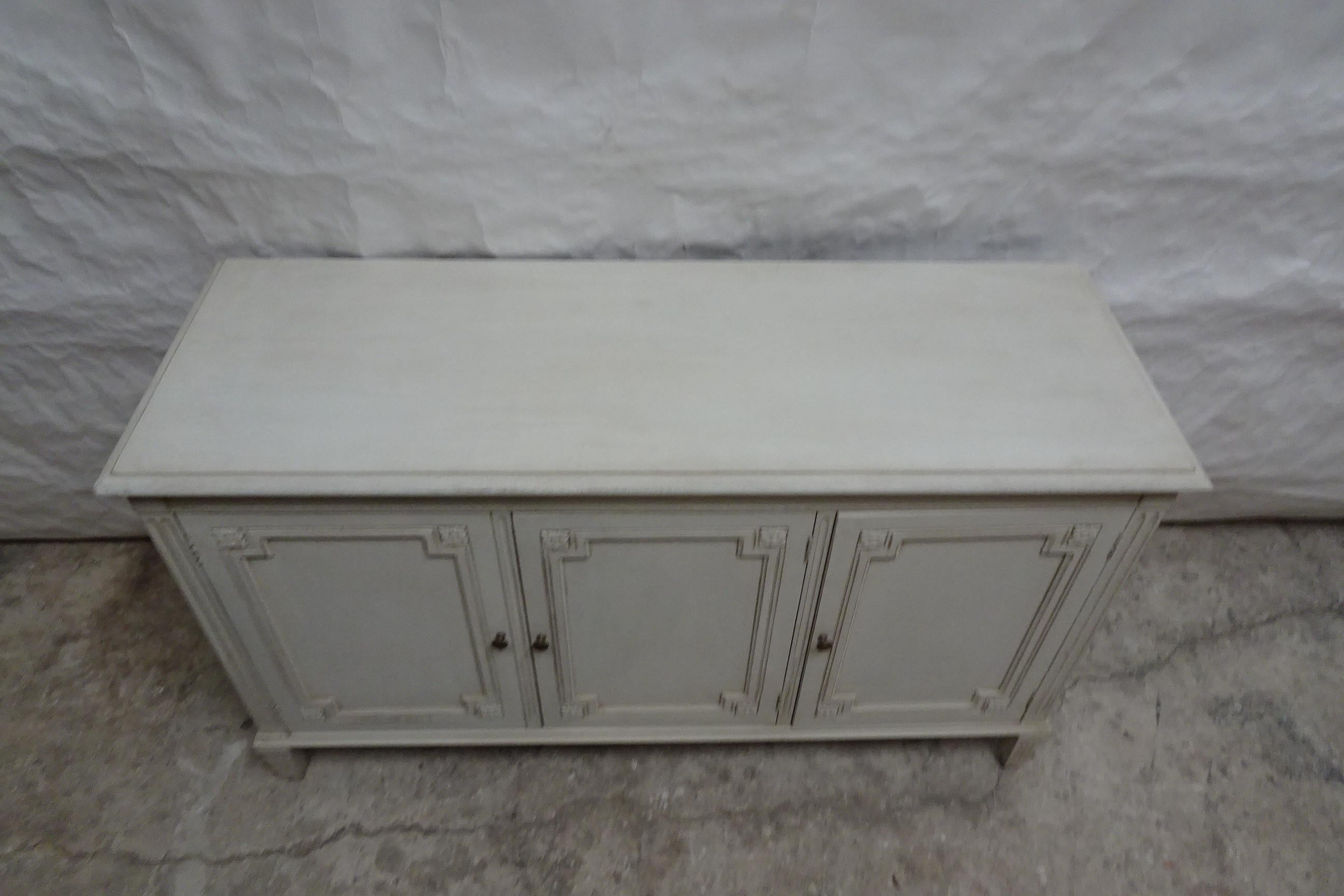 Gustavien Buffet à 3 portes de style gustavien en vente