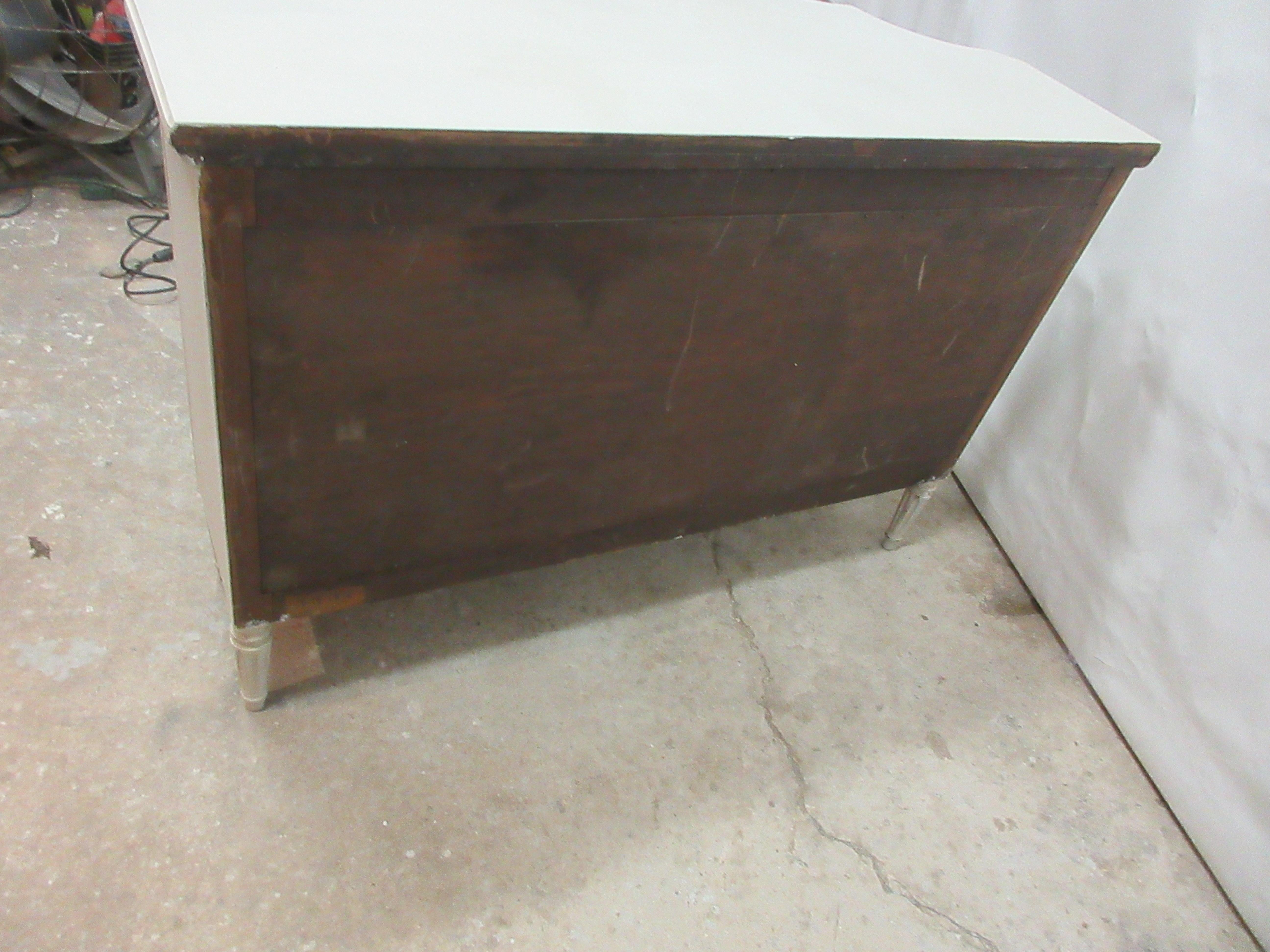 Gustavianisches Sideboard mit 3 Schubladen und 2 Türen im Angebot 4