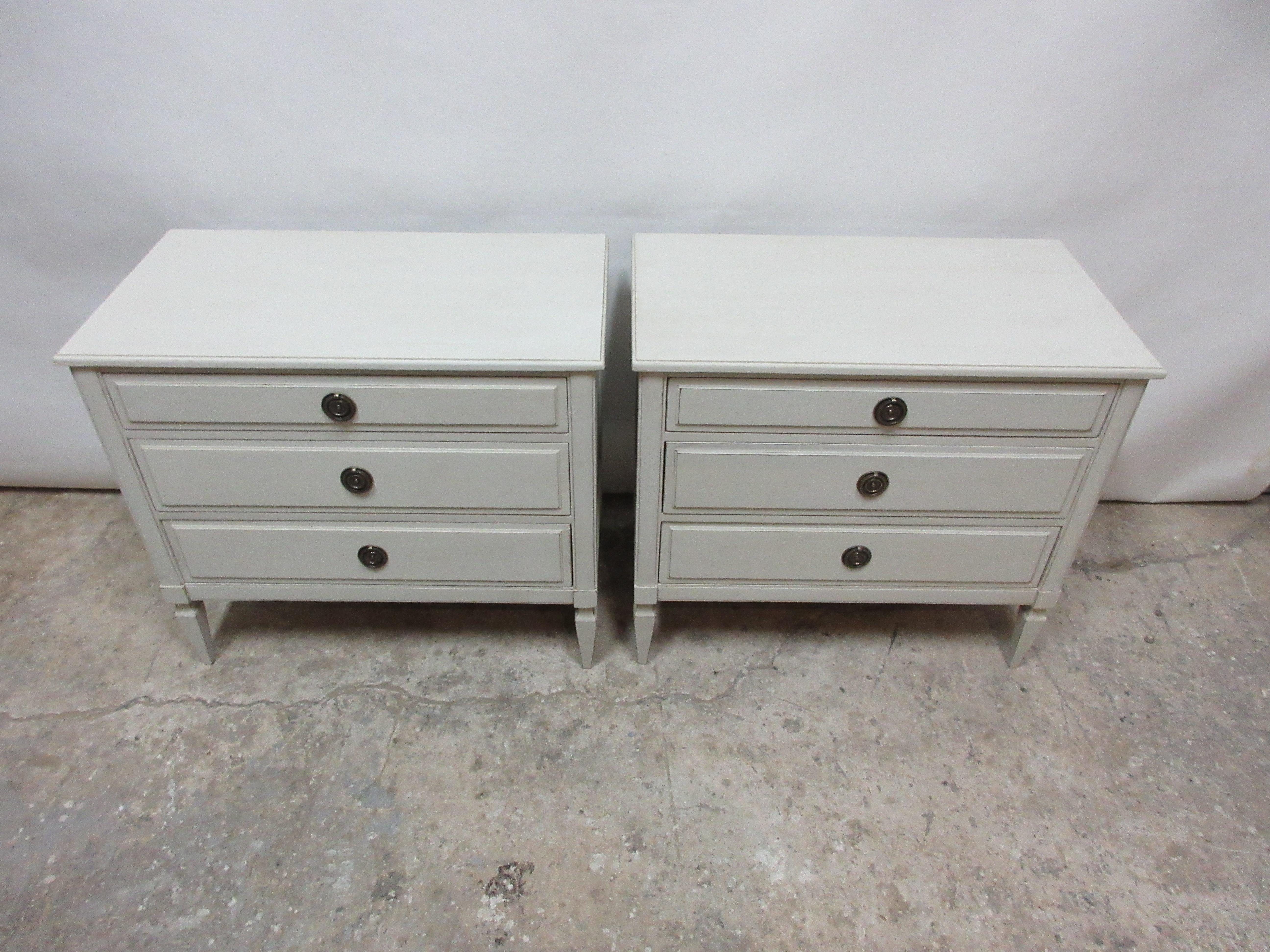 This is a set of 2 Gustavian style 3-drawer chest, they have been restored and repainted with milk paints 