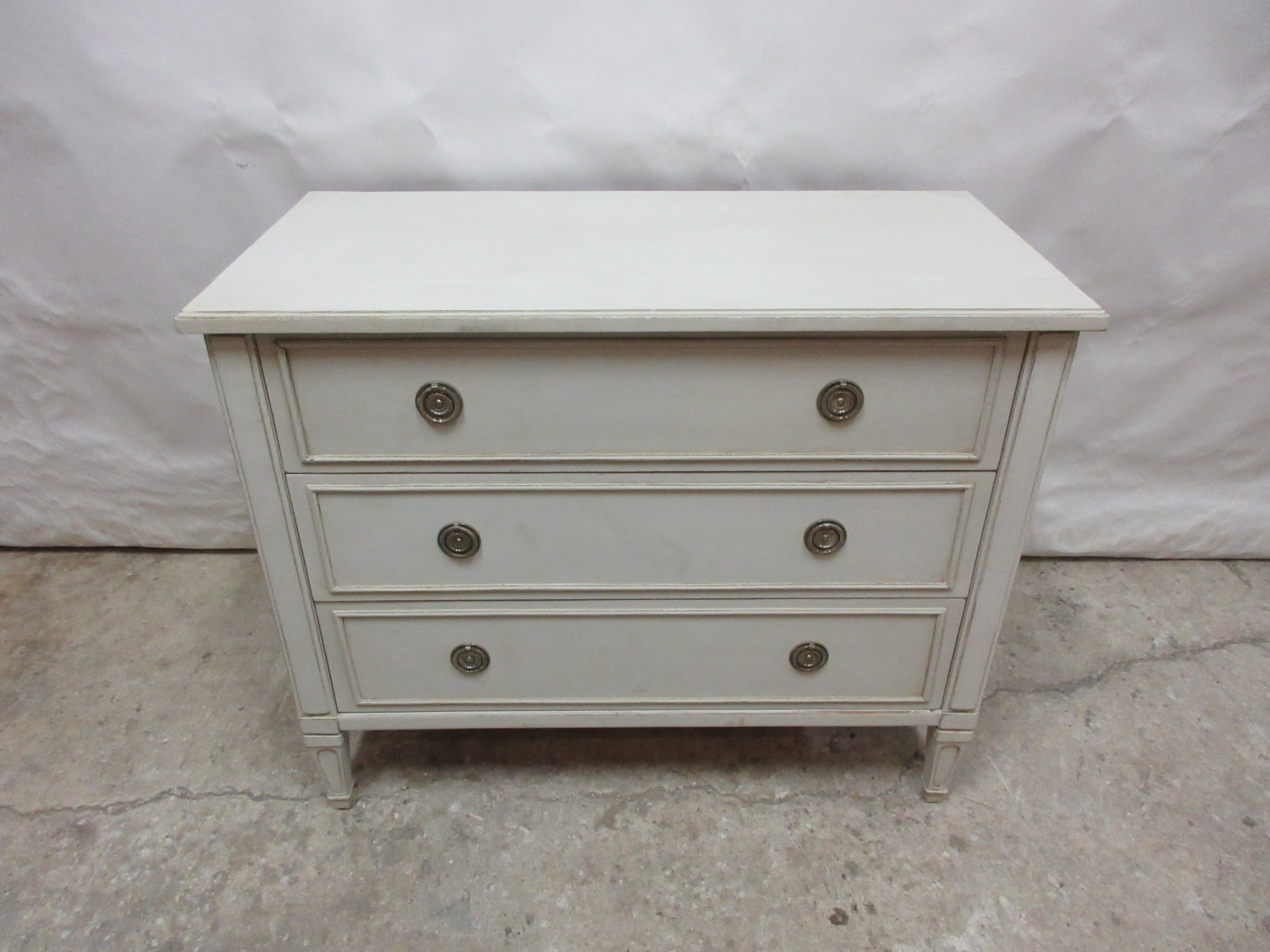 This is a Gustavian style 3 drawer chest, its been restored and repainted with Milk Paints 