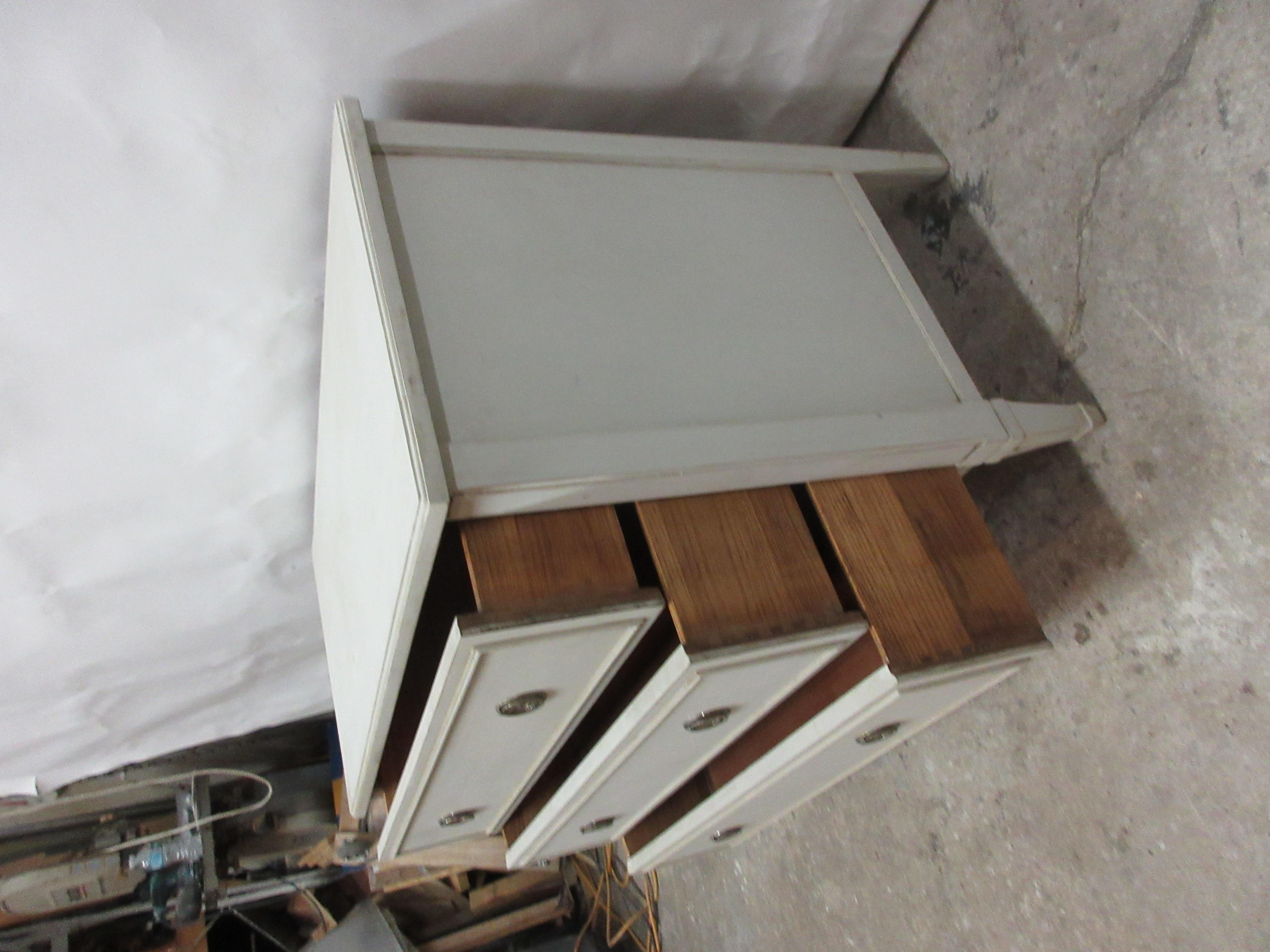 Gustavian Style 3 Drawer Chest In Good Condition For Sale In Hollywood, FL