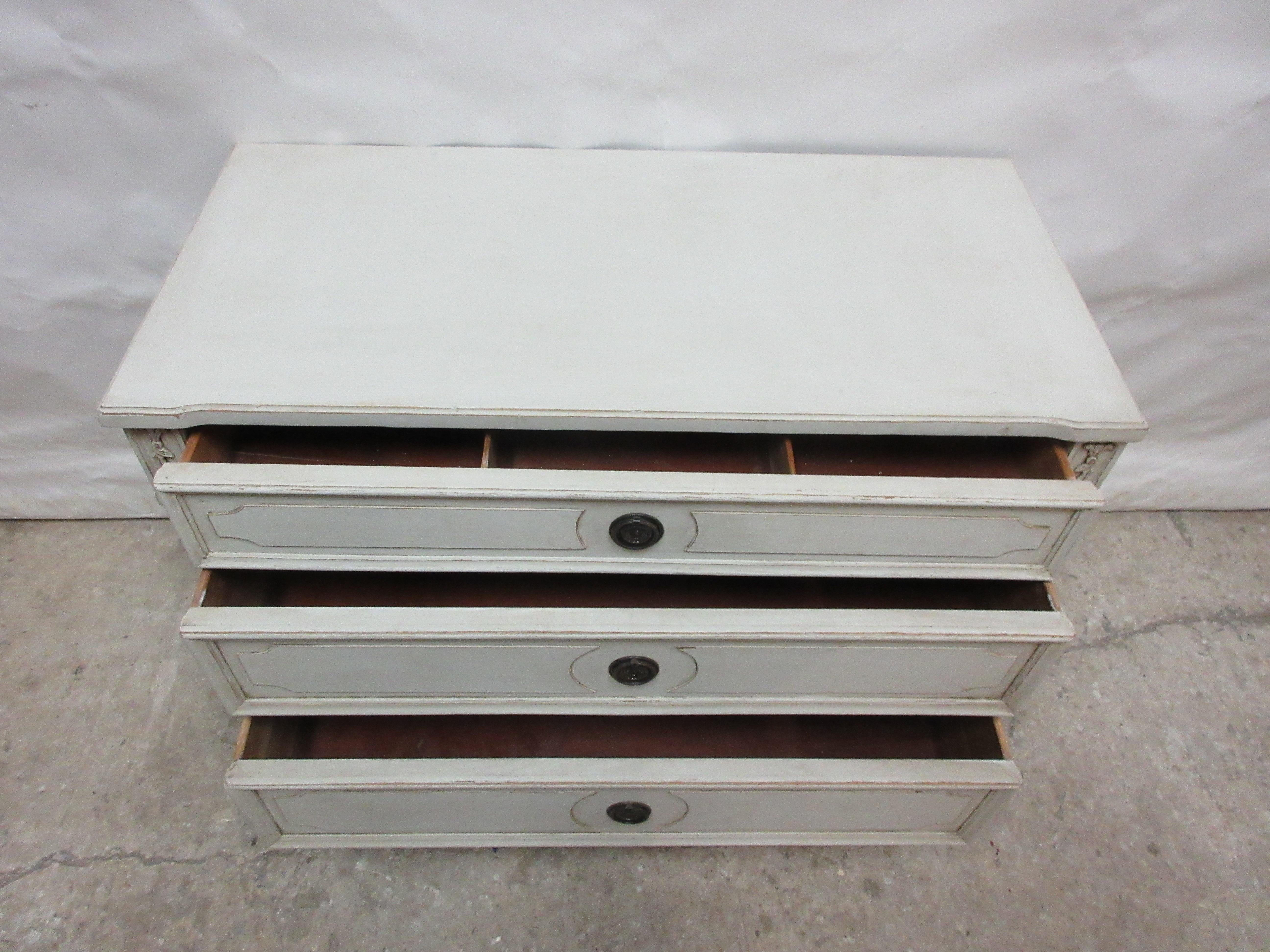 Gustavian Style 3 Drawer Chest In Good Condition For Sale In Hollywood, FL