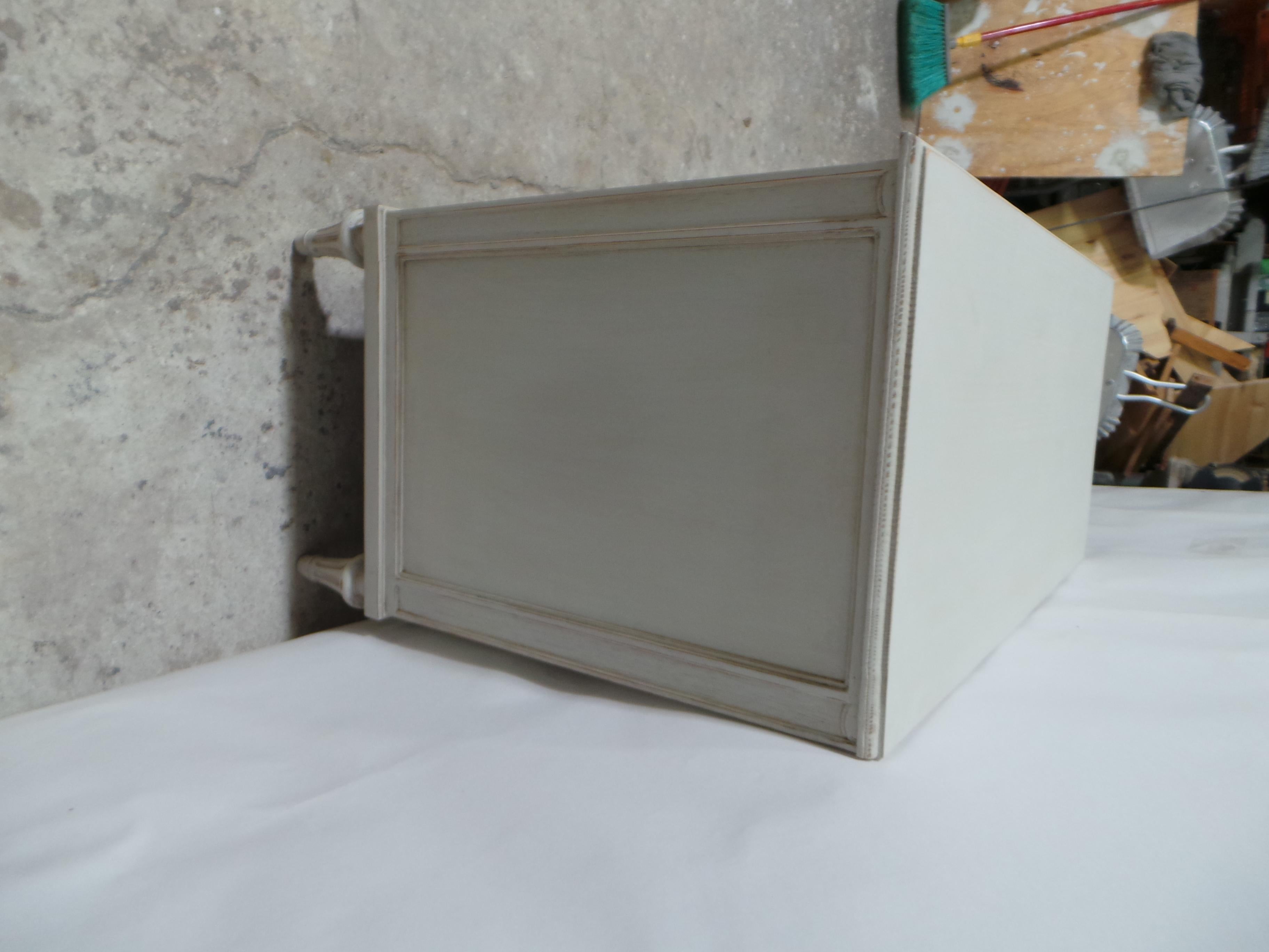 Gustavian Style 3 Drawer Chest Of Drawers In Good Condition For Sale In Hollywood, FL