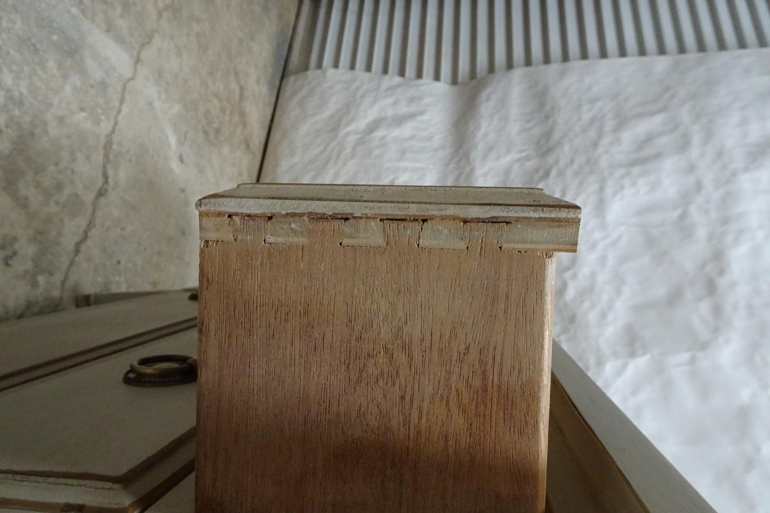 Gustavian Style 3 Schubladen Kommode (Birke) im Angebot