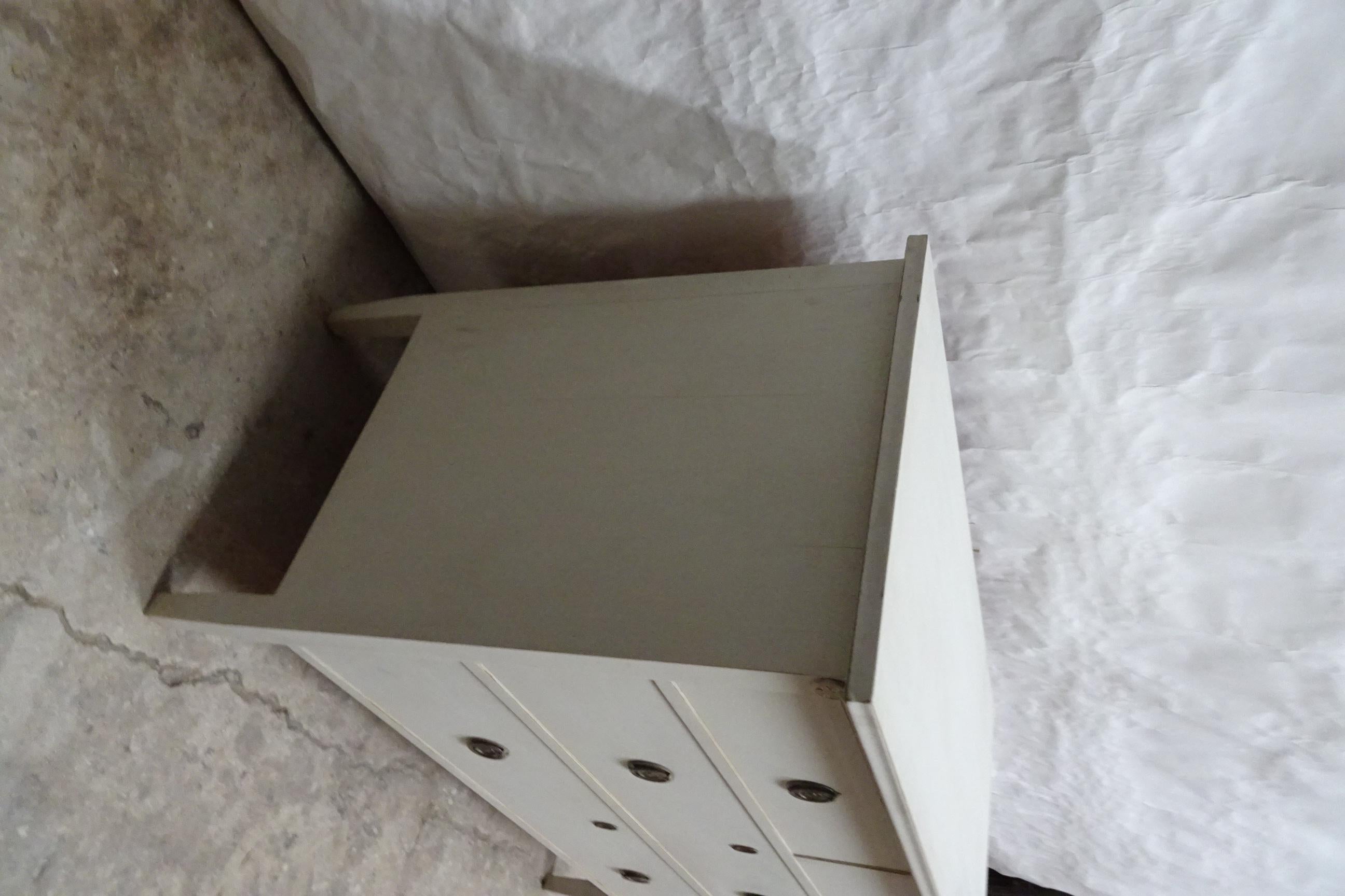   Gustavian Style 3 Drawer Chest Of Drawers For Sale 2