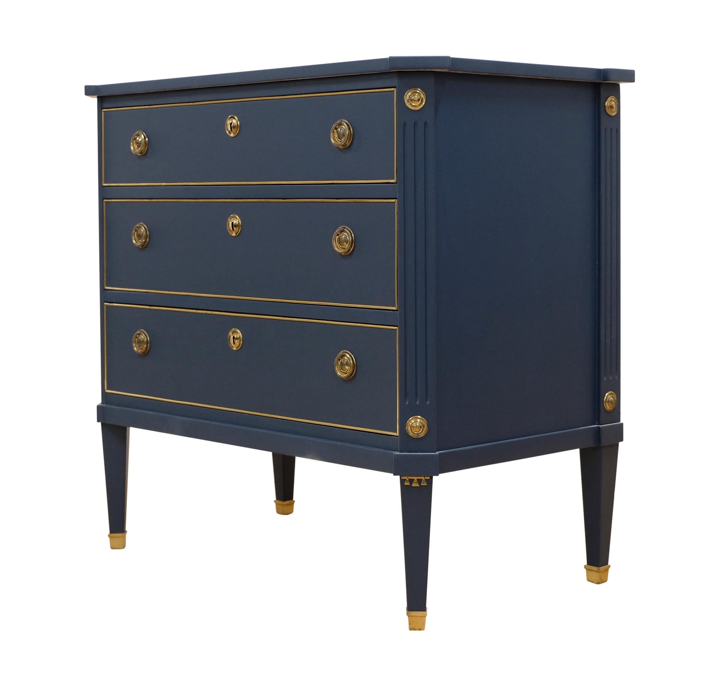 Gustavian Style 3 Drawer Chest Painted  Mifnight Blue In Good Condition For Sale In Crowthorne, Surrey