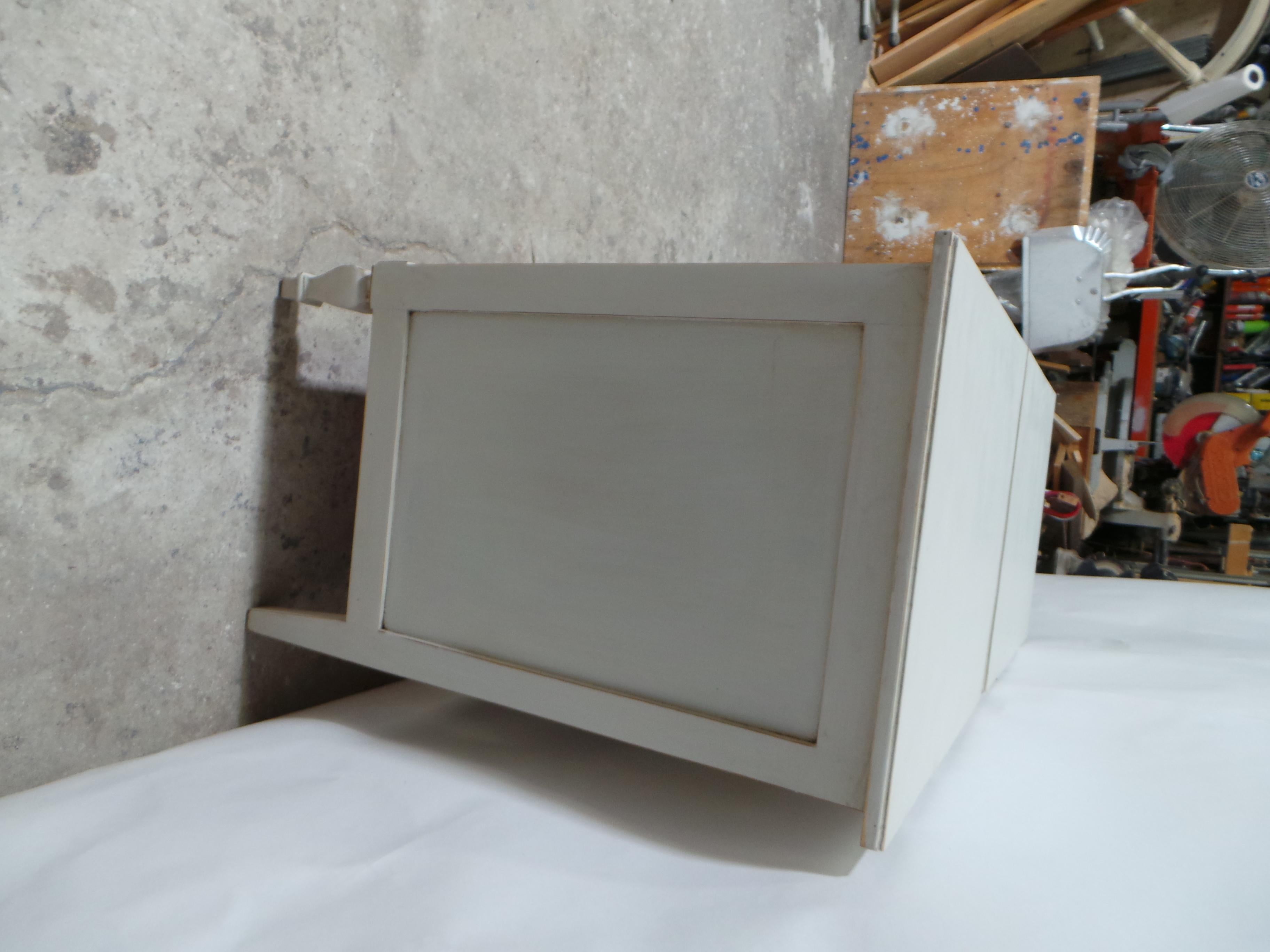 Gustavien Tables de nuit à 3 tiroirs de style gustavien en vente