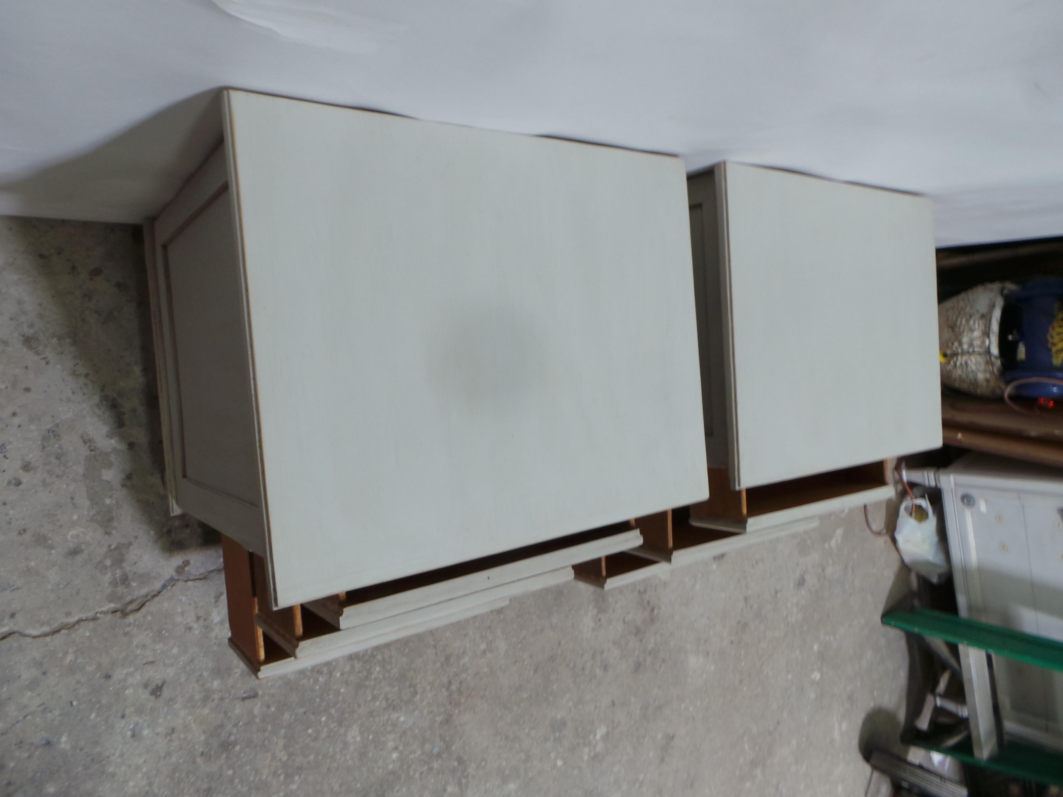 Tables de nuit à 3 tiroirs de style gustavien en vente 2