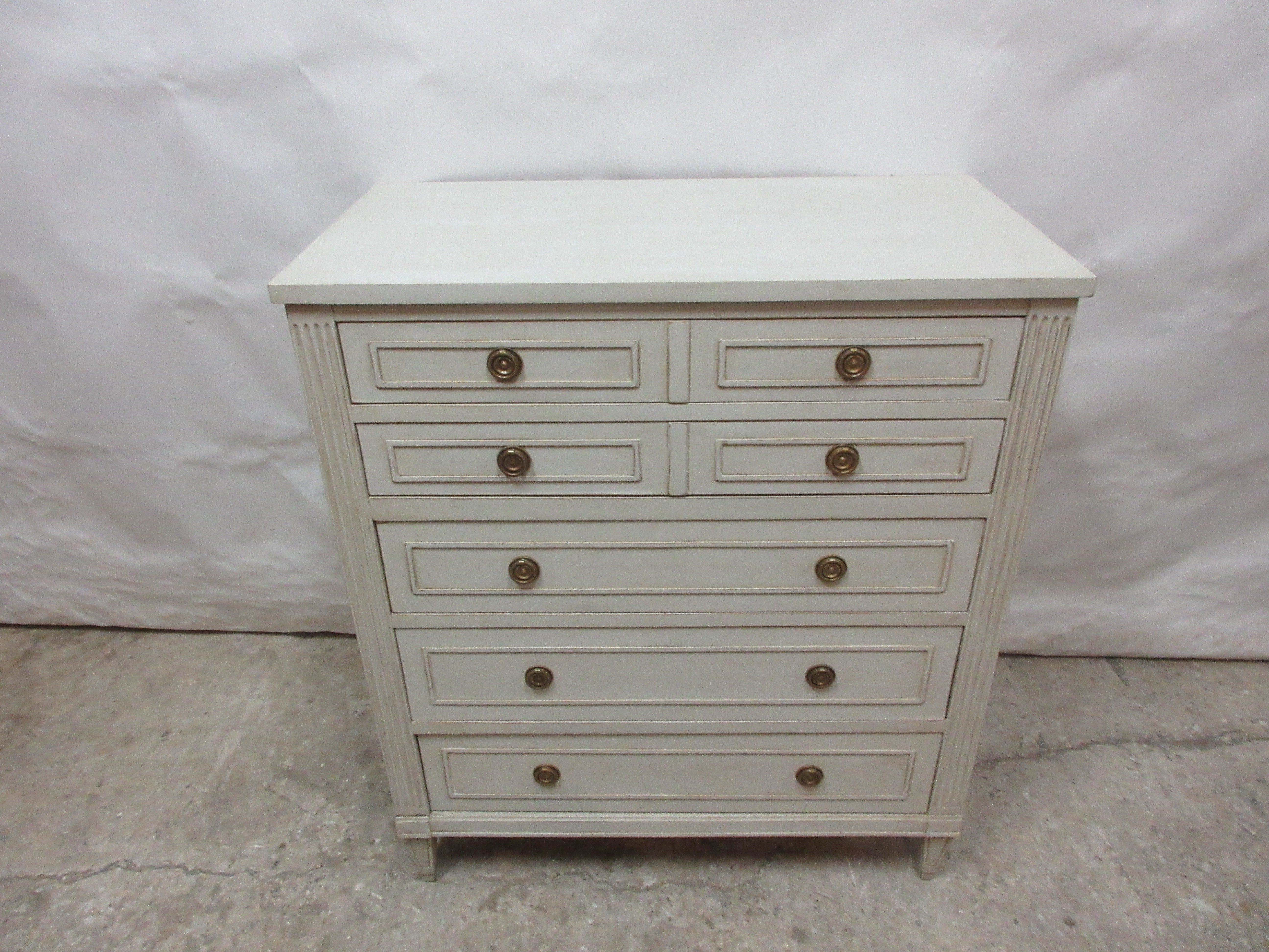 This is a Gustavian style 5 drawer chest, its been restored and repainted with Milk Paints 