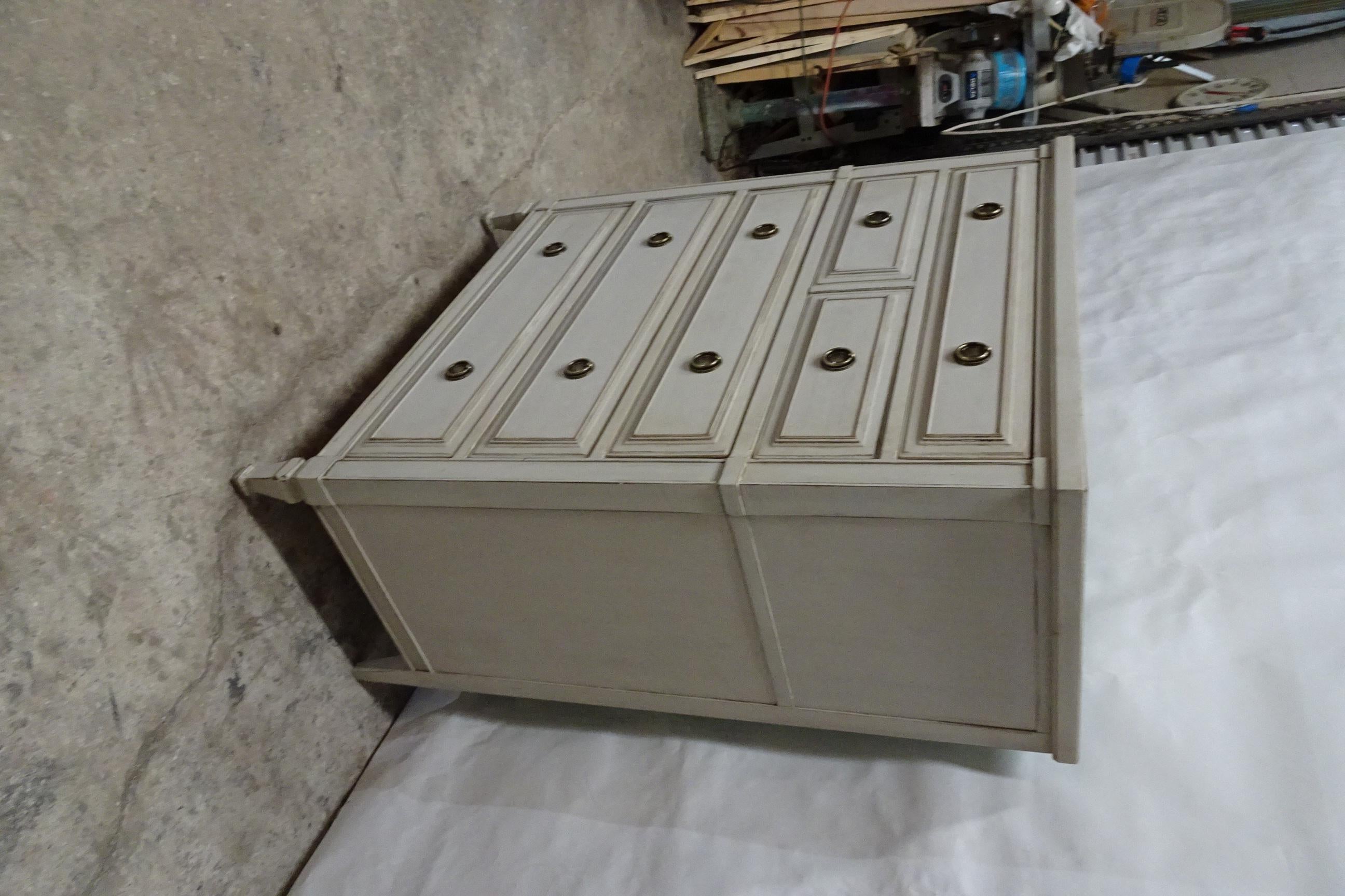 Gustavian Style 5 Drawer Chest of Drawers In Good Condition In Hollywood, FL