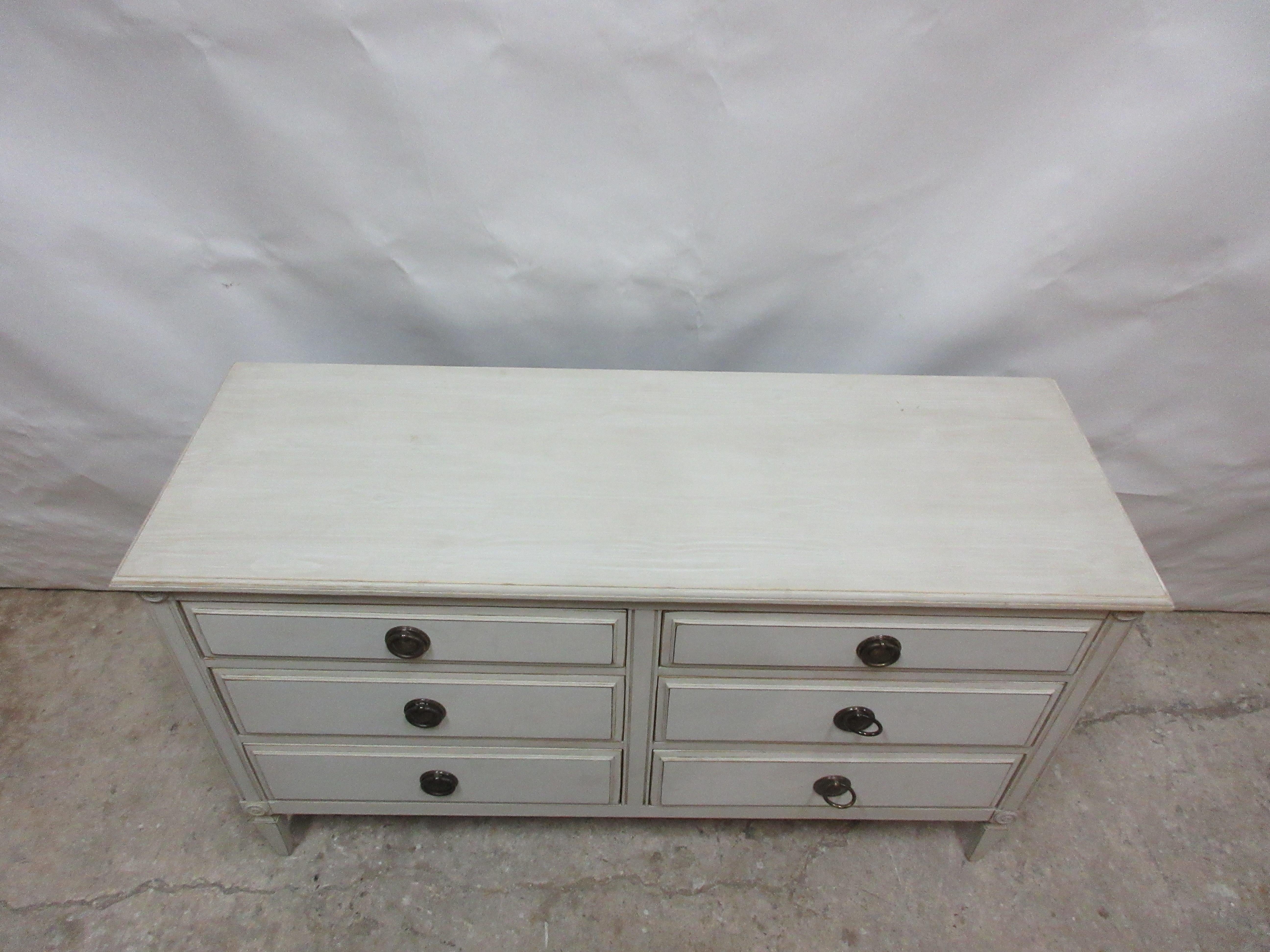 Gustavian Style 6 Drawer Dresser In Good Condition For Sale In Hollywood, FL