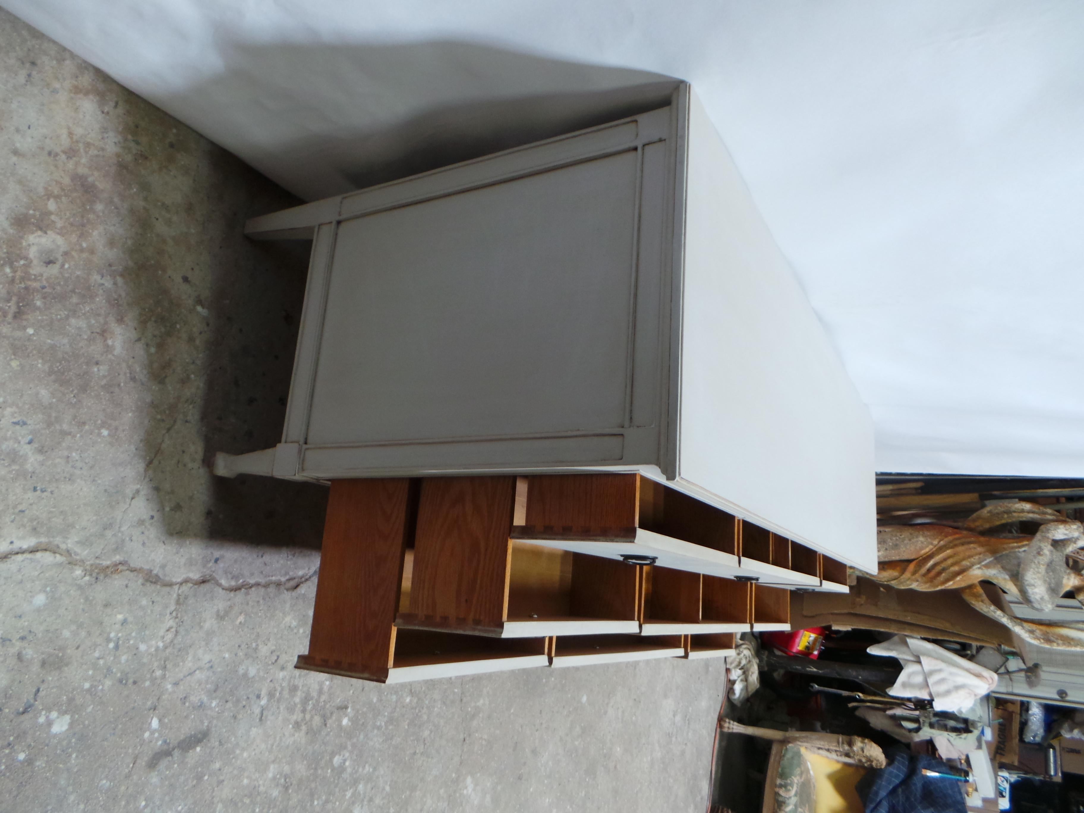Comò a 9 cassetti in stile gustaviano in vendita 2