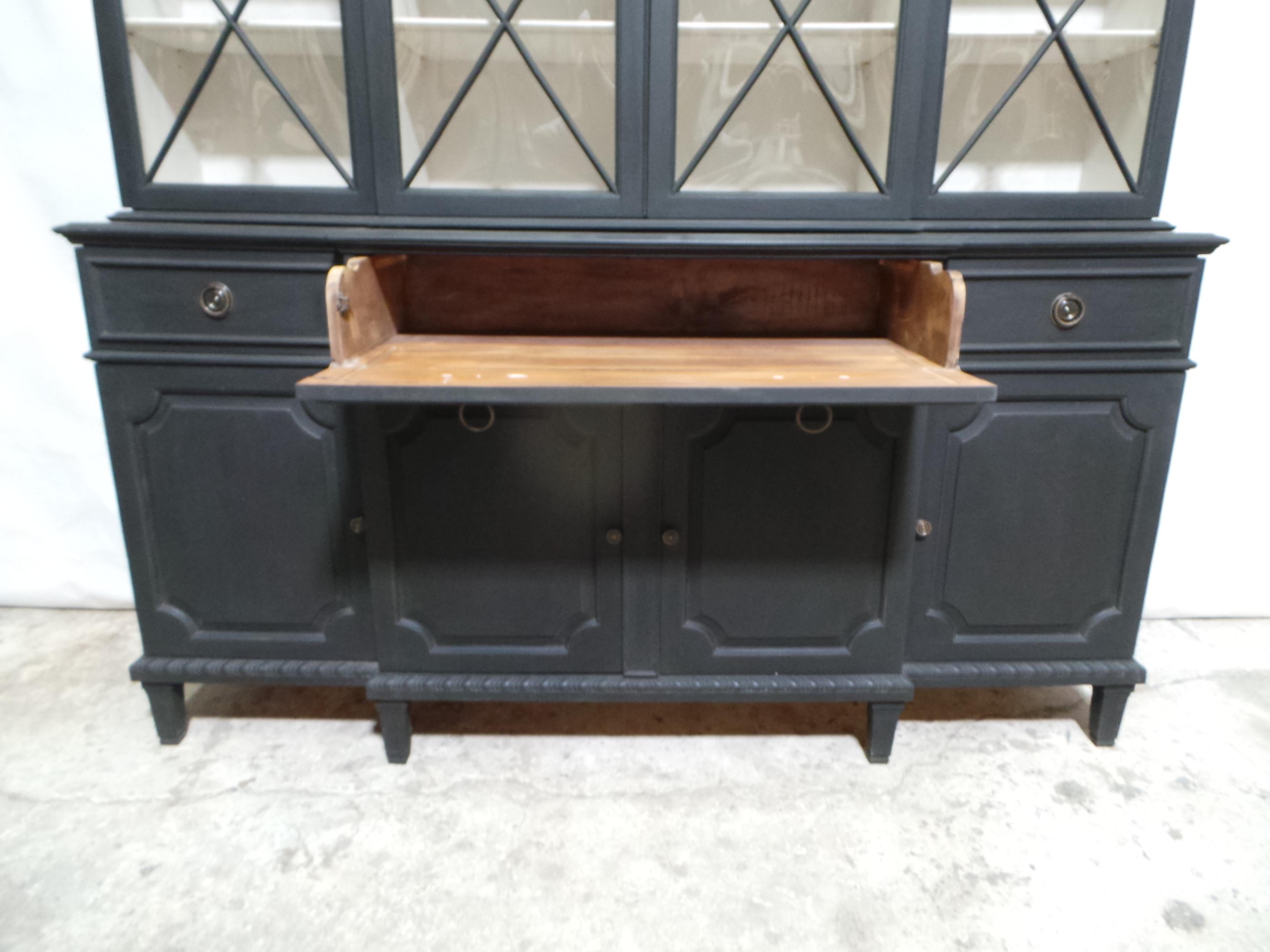 Vetrina con ante in vetro nero in stile gustaviano in vendita 4