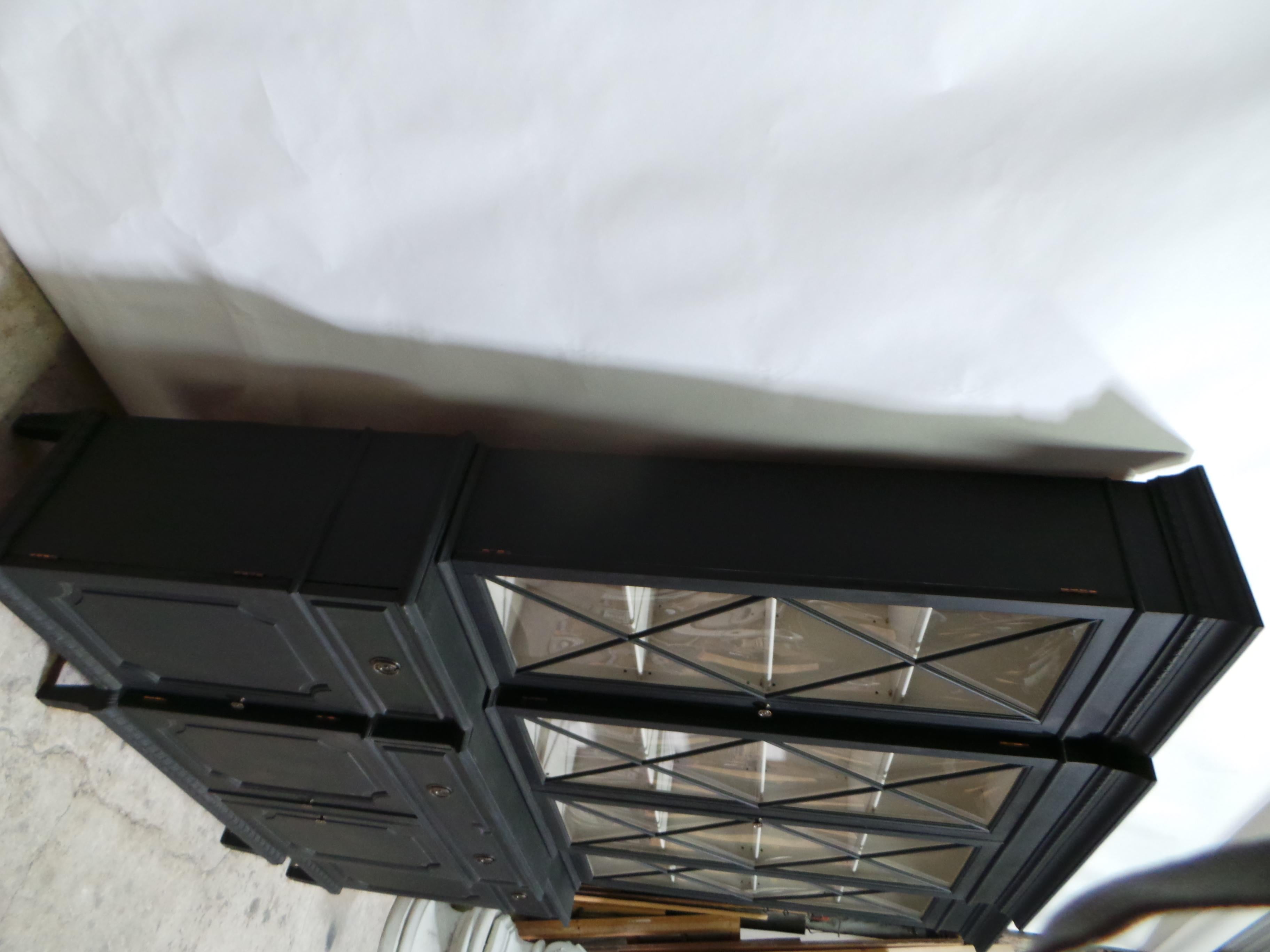 Vetrina con ante in vetro nero in stile gustaviano in vendita 6