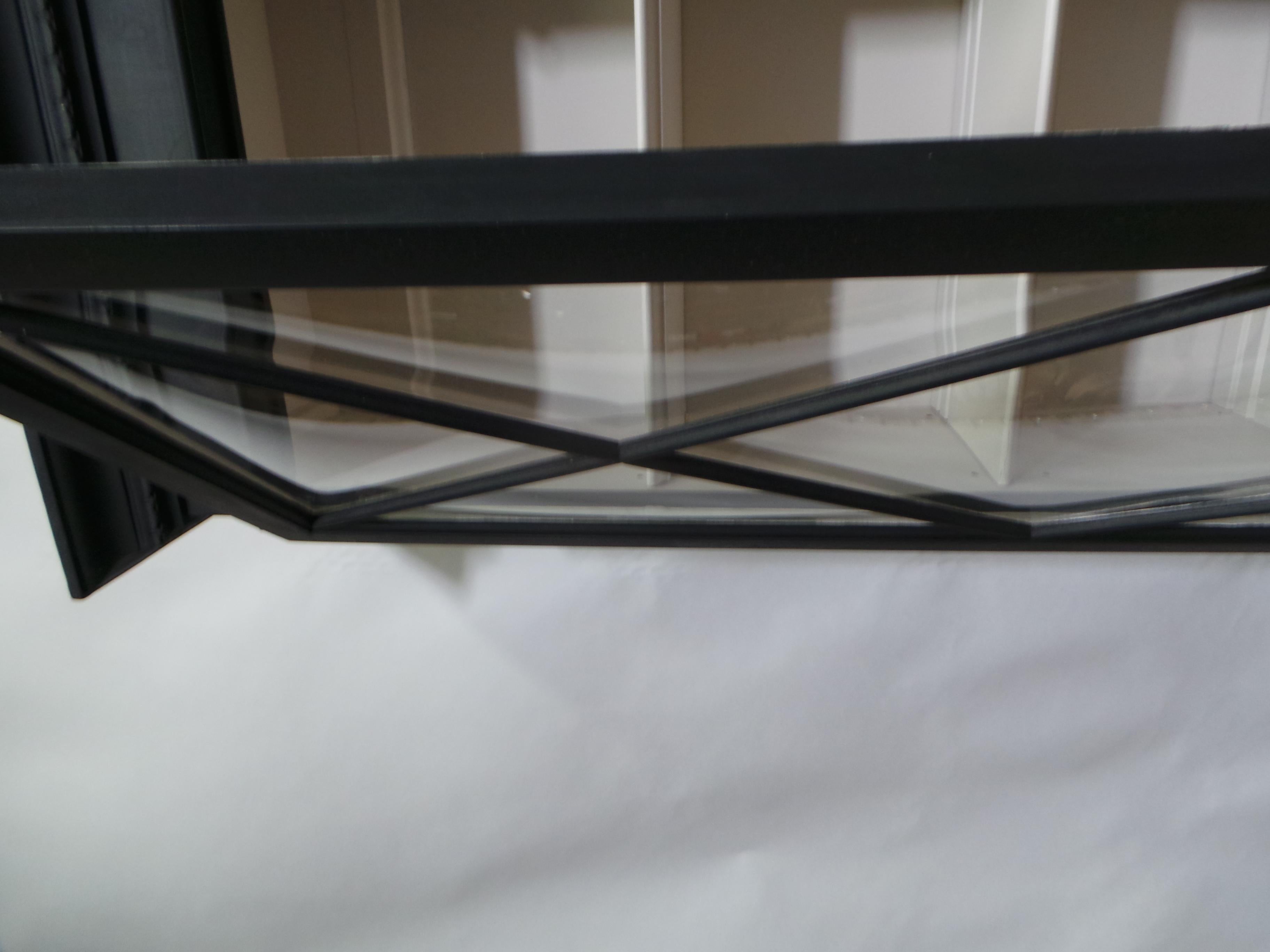 Legno Vetrina con ante in vetro nero in stile gustaviano in vendita