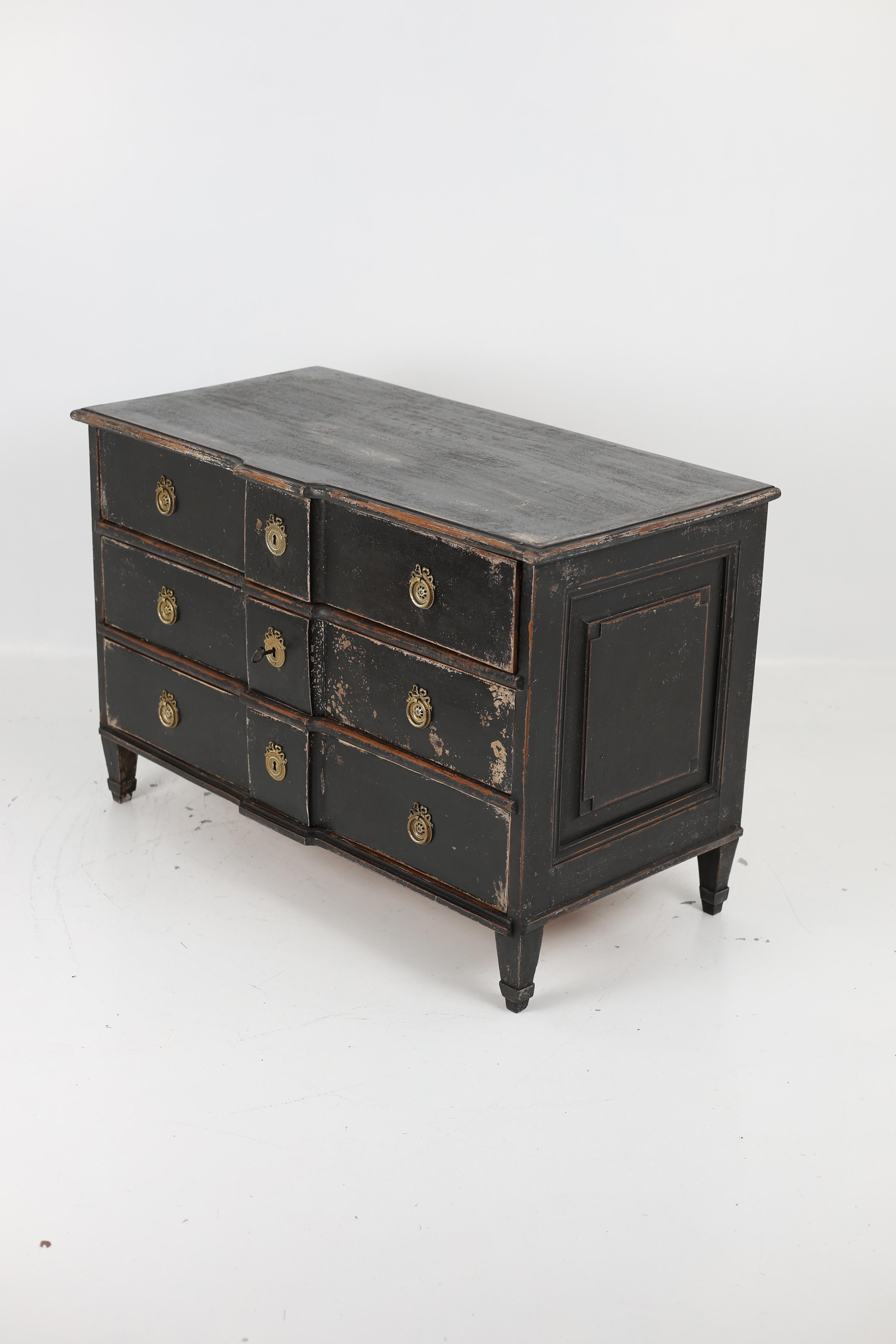 Gustavian style Chest of Drawers from the Late 18th Century For Sale 5