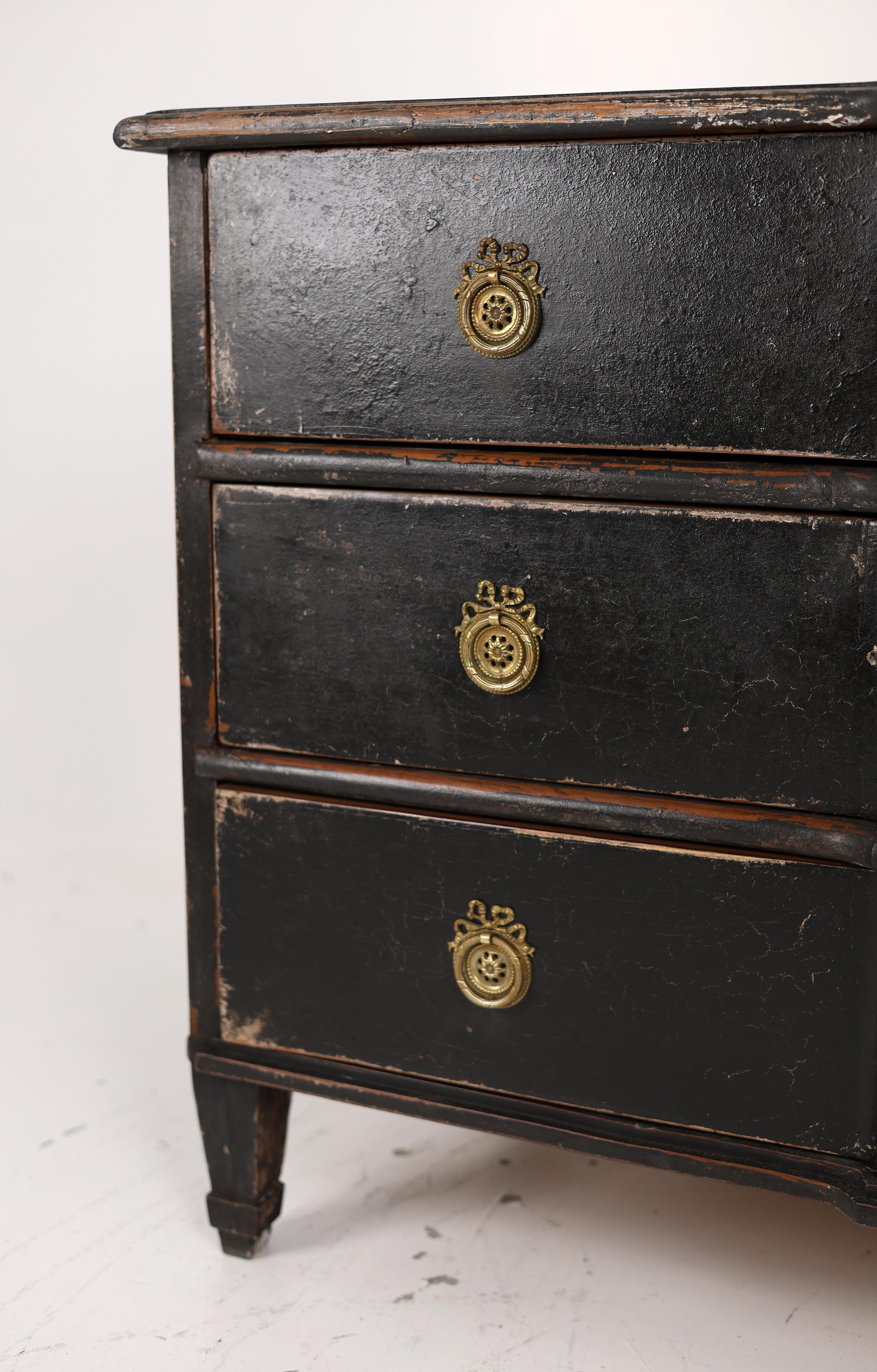Gustavian style Chest of Drawers from the Late 18th Century For Sale 12