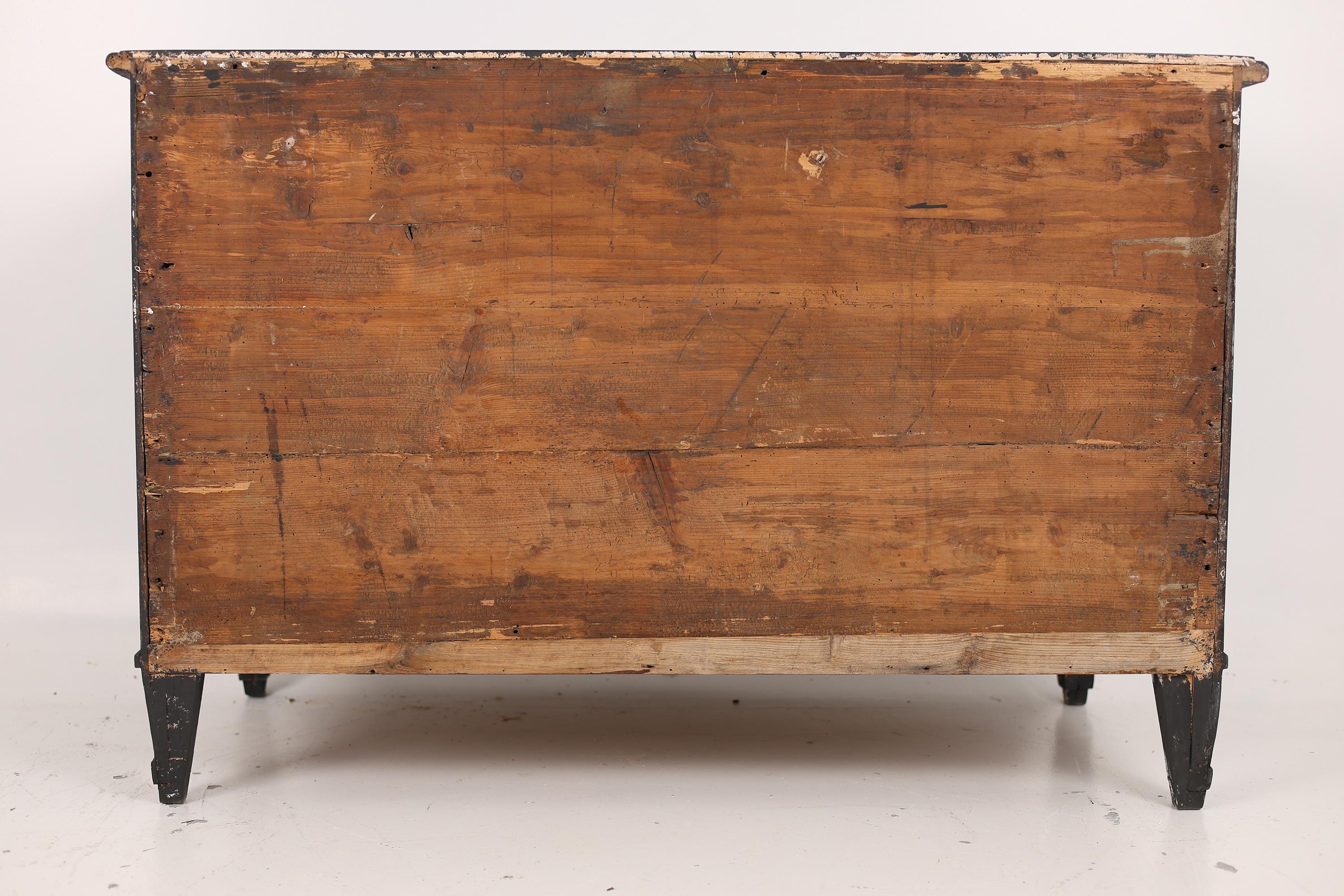 Gustavian style Chest of Drawers from the Late 18th Century For Sale 14