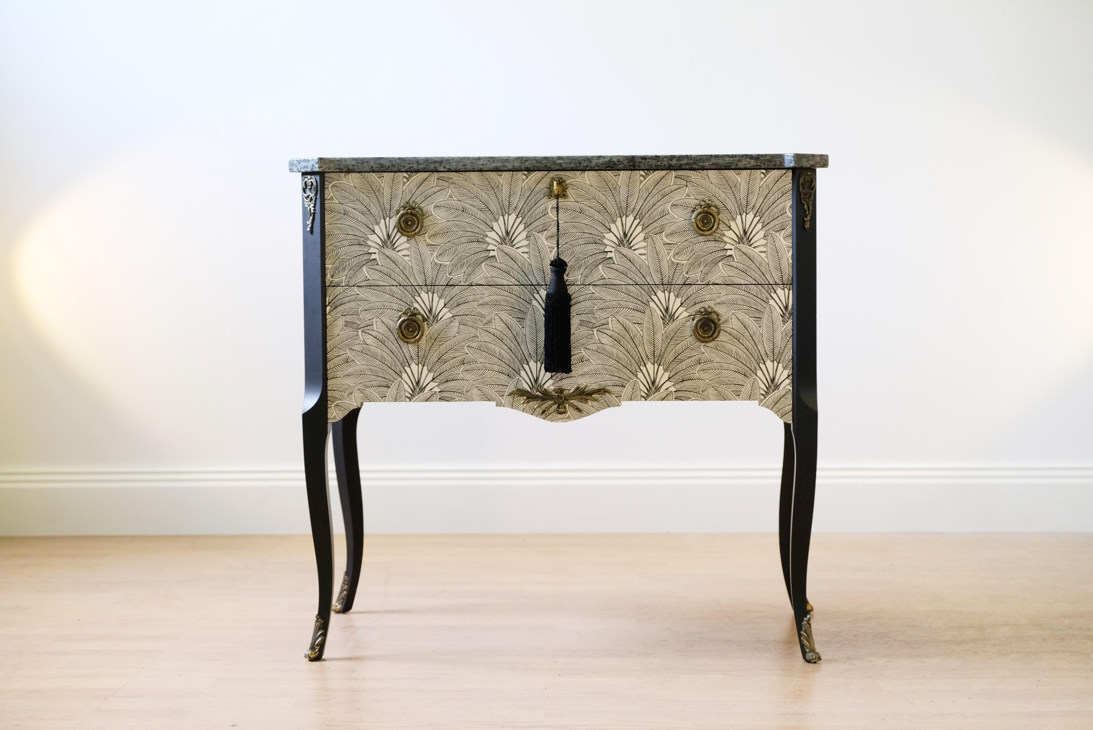 Gustavian Style Commode in Art Deco Style For Sale at 1stDibs
