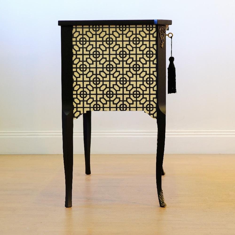 Gustavian Style Commode in Black & White Art Deco Style For Sale 3