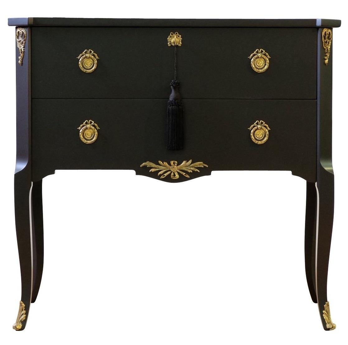 Gustavian commode with marble slab in black with brass details. Fine original fittings in solid brass. Width: 81cm / 31.9