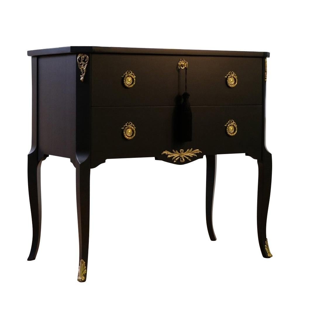 Gustavian Style Commode in Black with Brass Details In Good Condition In Crowthorne, Surrey