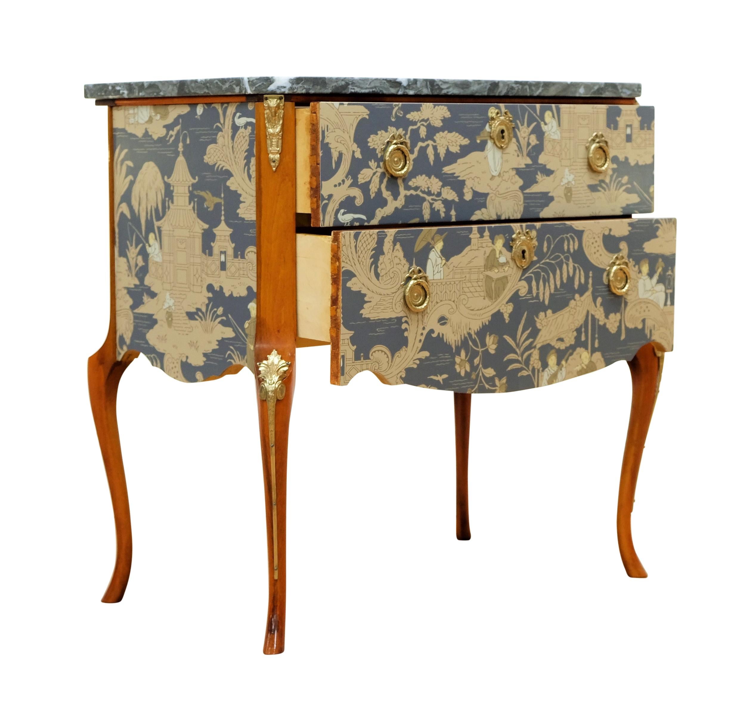 Gustavian Style Commode with natural marble top and Chinoiserie Design Fine original fittings in solid brass. 

Width: 70cm / 27.6