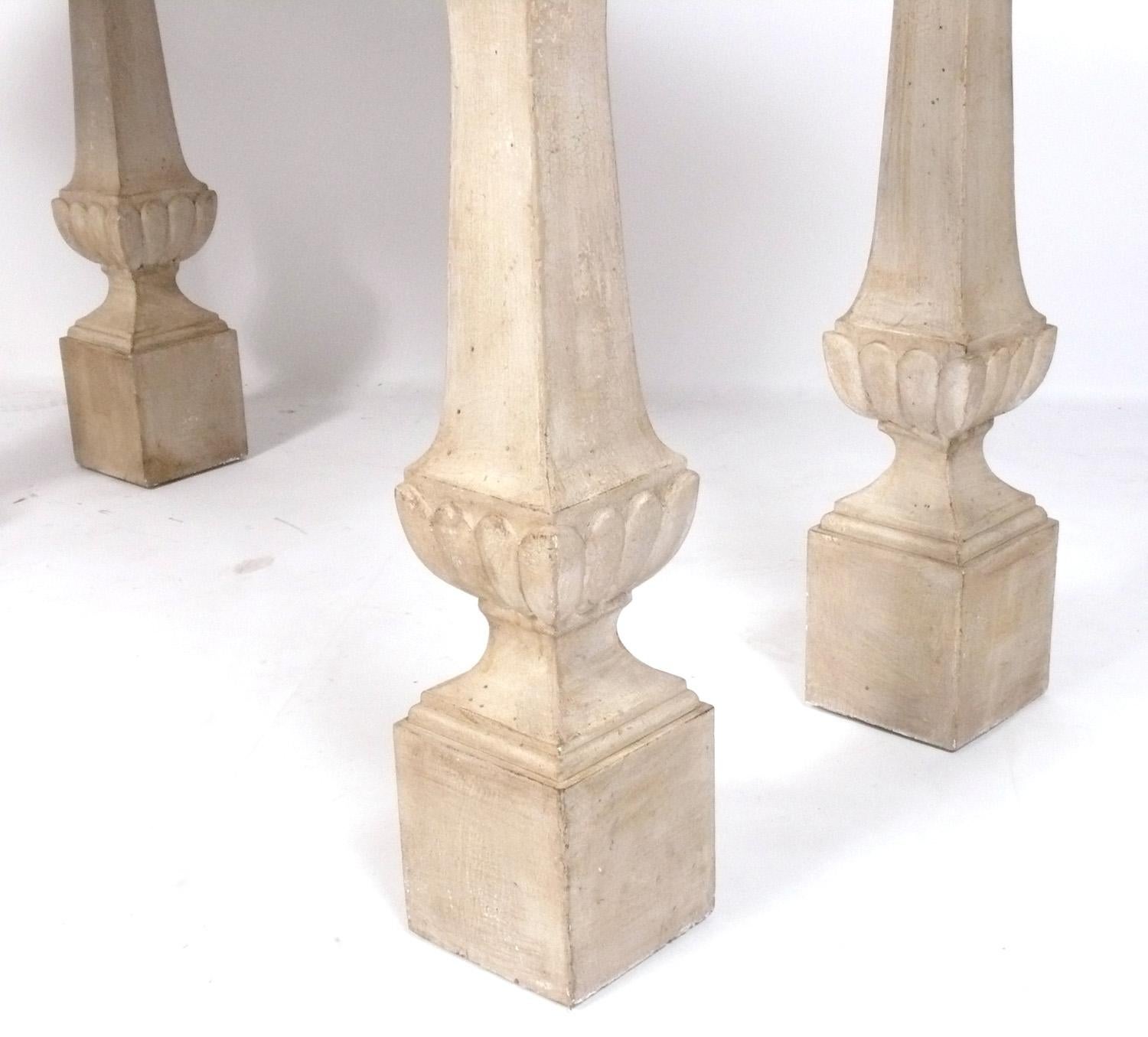 Mesa consola estilo Gustaviano Pintado en venta