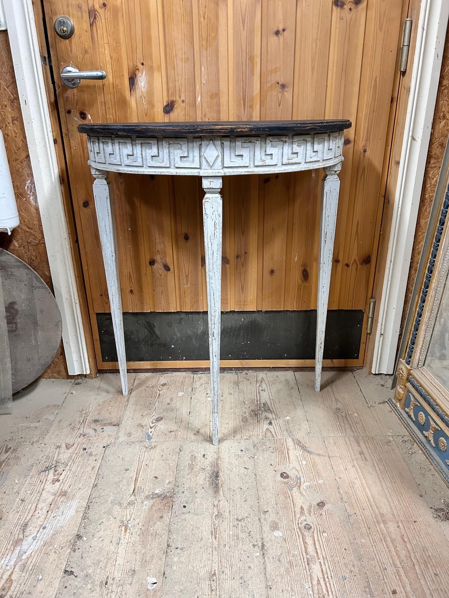 Suédois Table console Demilune de style gustavien en vente