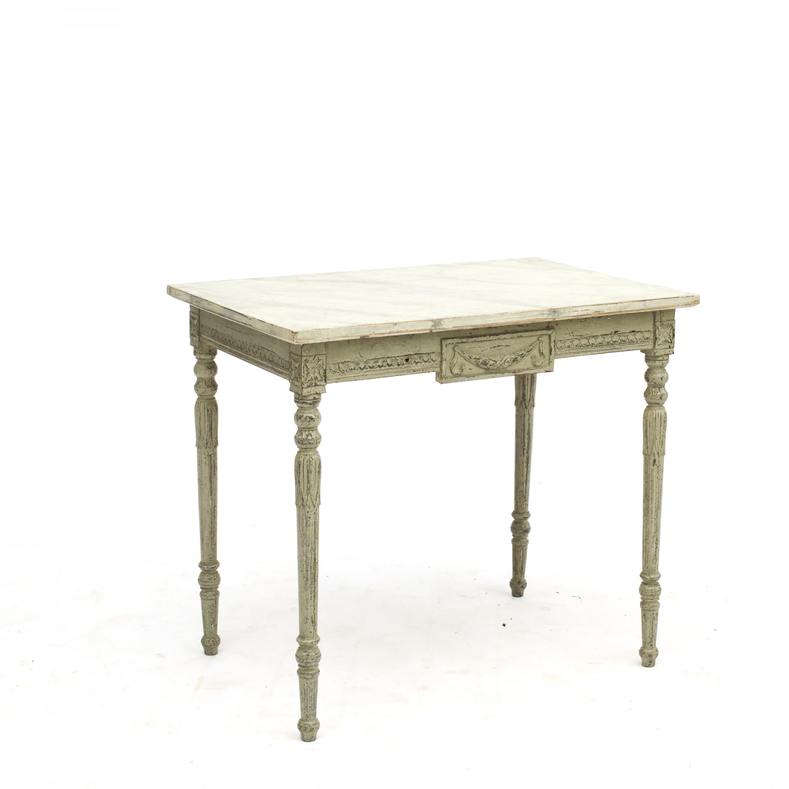 A small and elegant Gustavian style freestanding painted side table on tapered fluted legs.
Richly carved, with faux painted marble top.
Painted and decorated in soft Scandinavian colors with a lovely distressed painted finish.

Sweden /